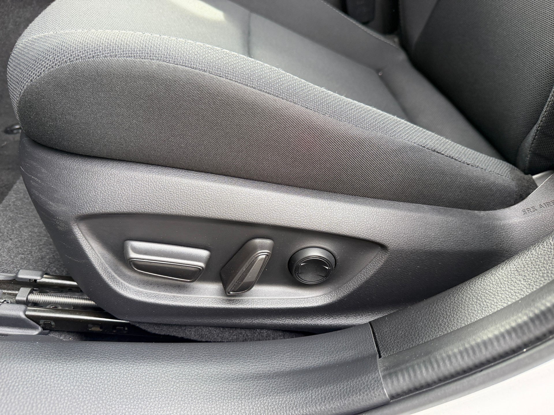 TOYOTA Prius 2.0 Plug-In-Hybrid Style-image-12