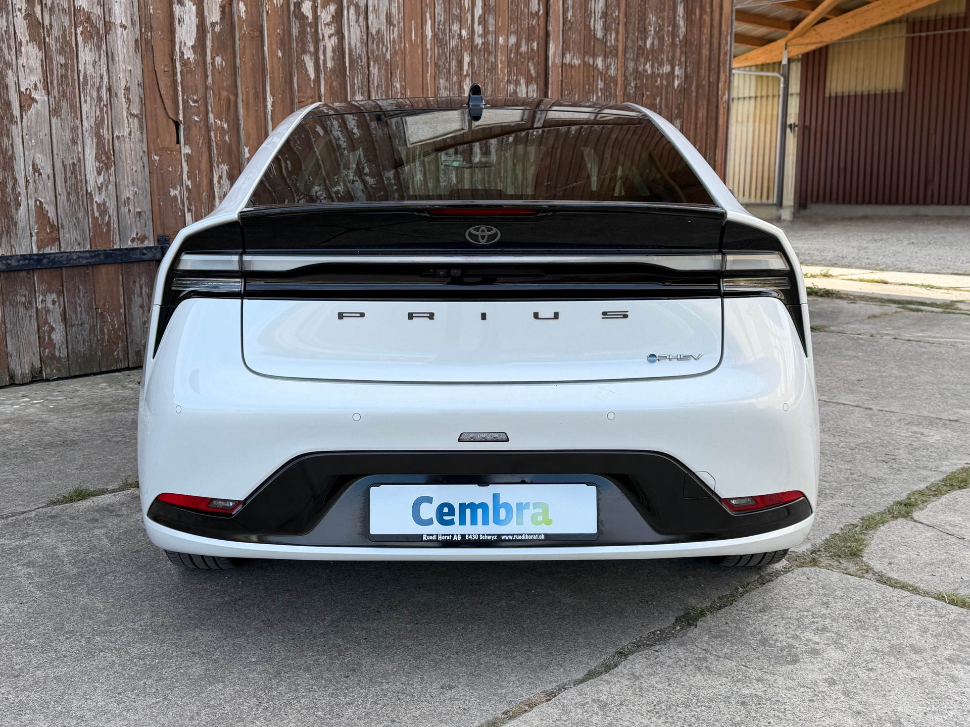 TOYOTA Prius 2.0 Plug-In-Hybrid Style-image-6