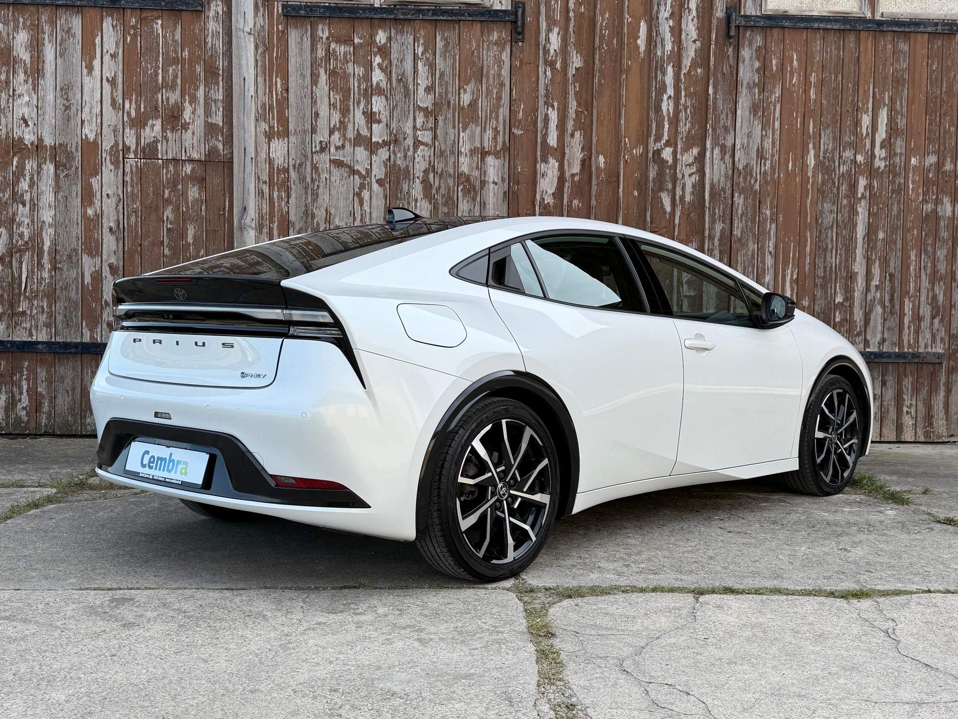 TOYOTA Prius 2.0 Plug-In-Hybrid Style-image-1