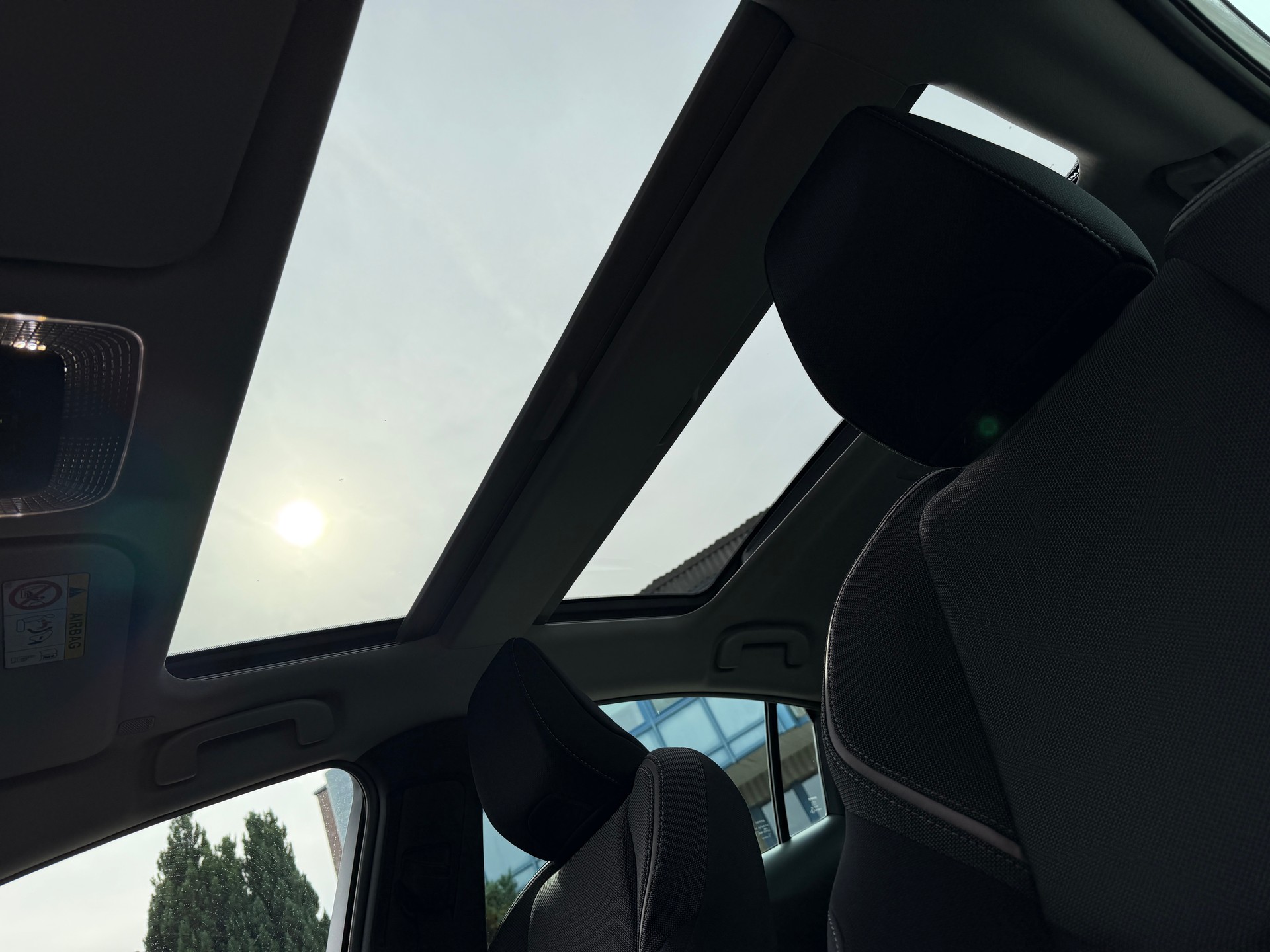 TOYOTA Prius 2.0 Plug-In-Hybrid Style-image-18