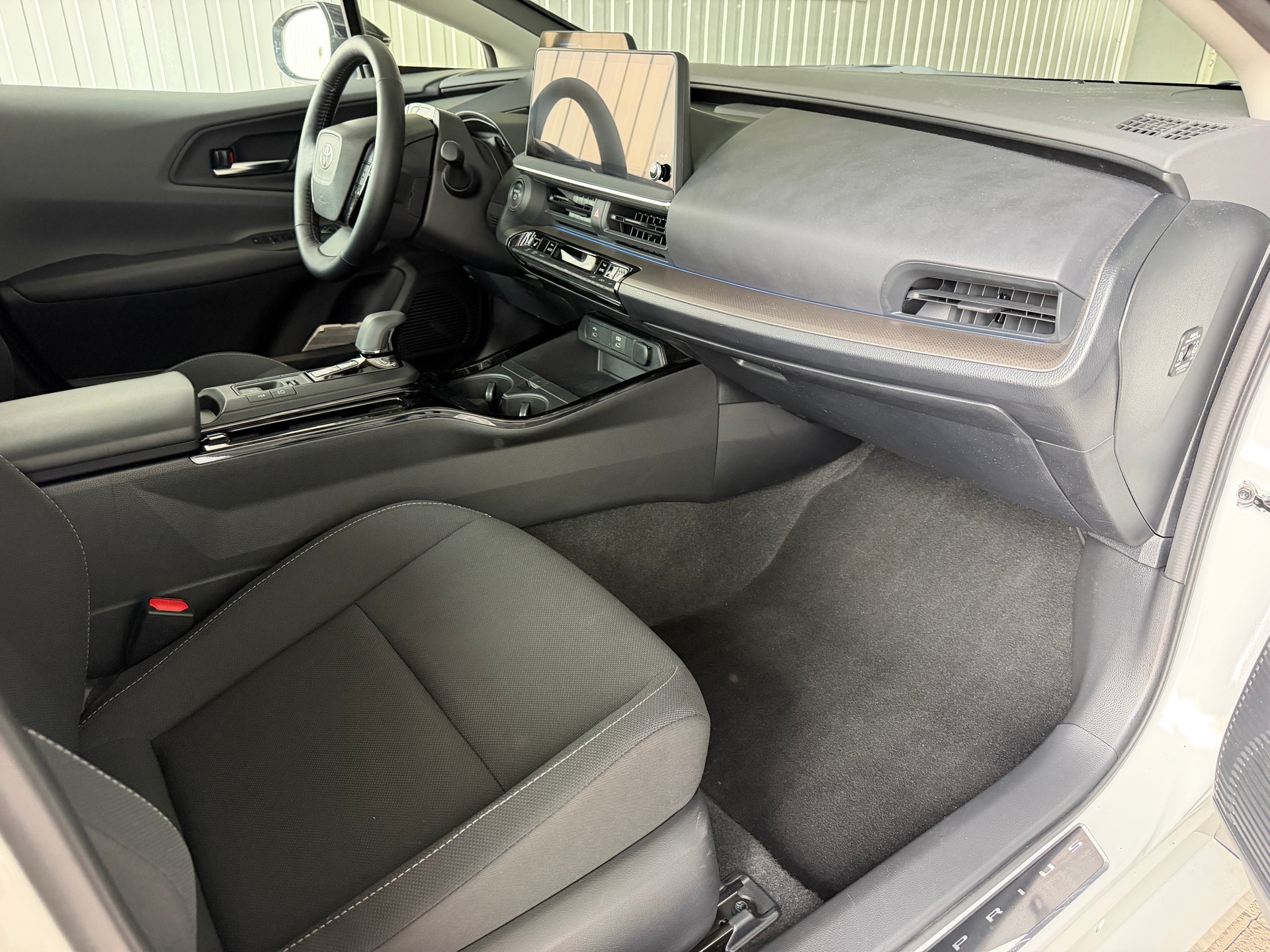 TOYOTA Prius 2.0 Plug-In-Hybrid Style-image-10