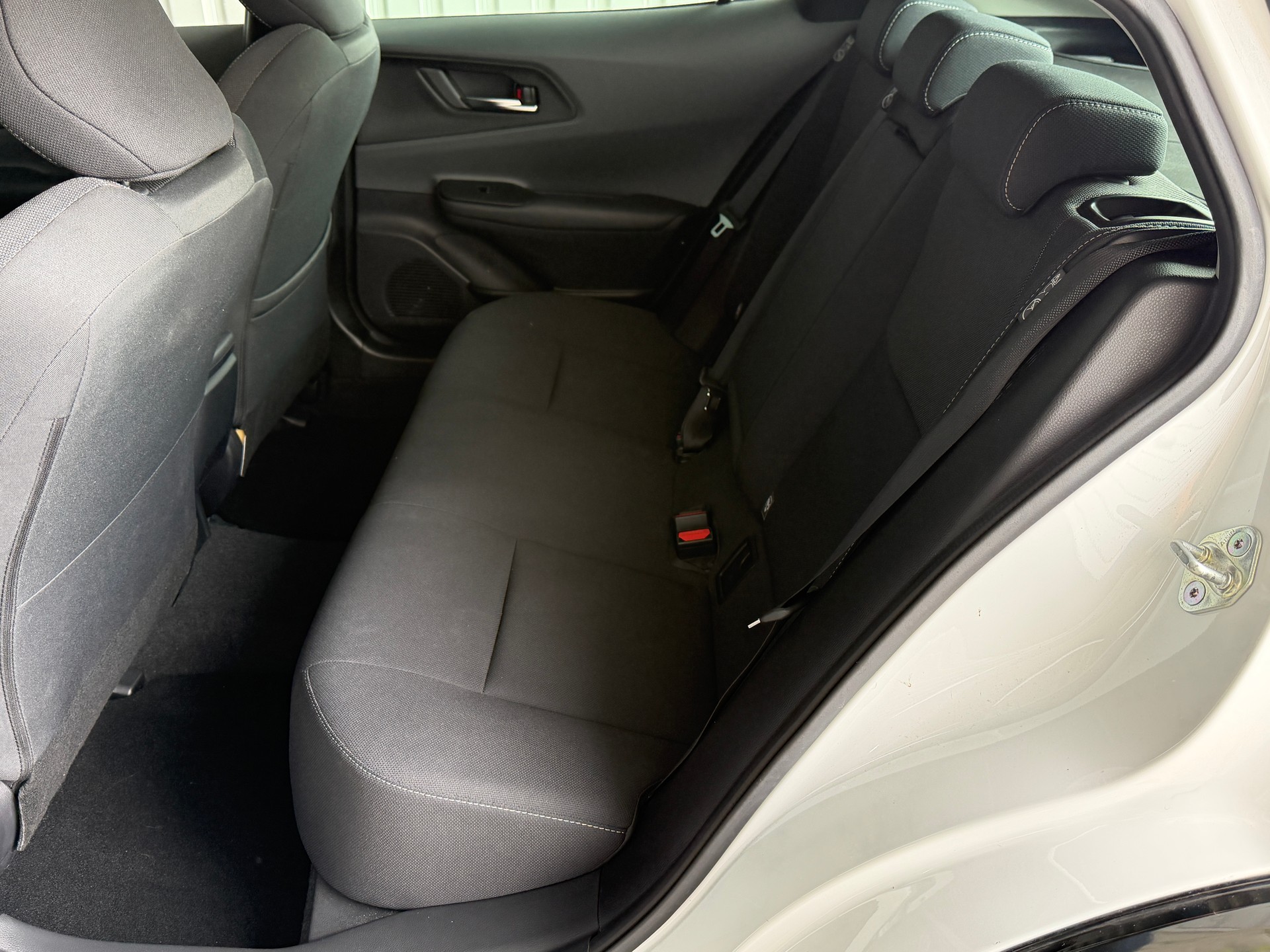 TOYOTA Prius 2.0 Plug-In-Hybrid Style-image-9