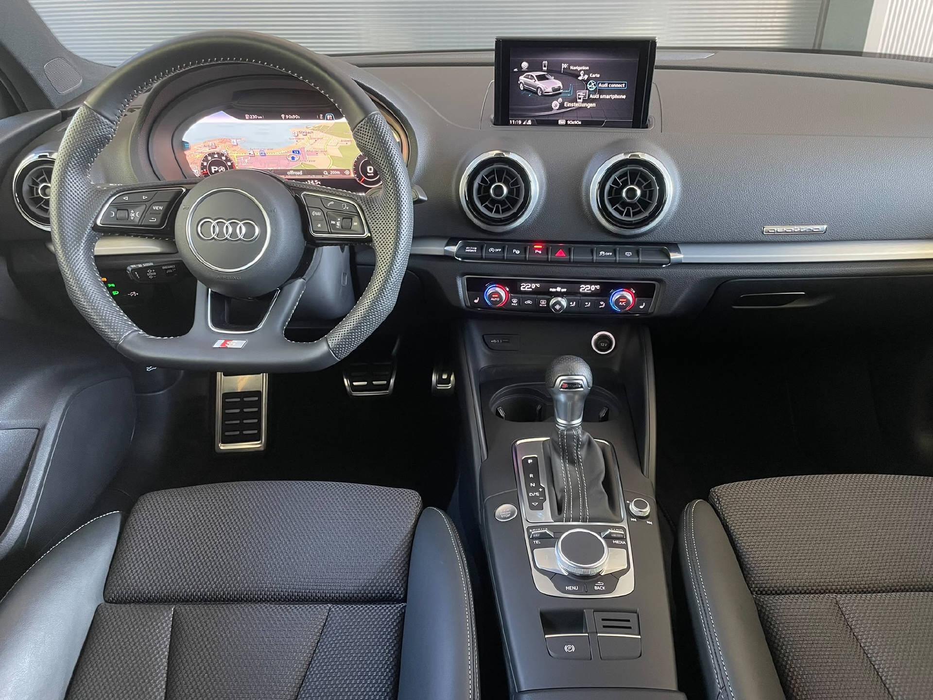 AUDI A3 Limousine 2.0 T FSI Sport quattro S-Tronic-image-6