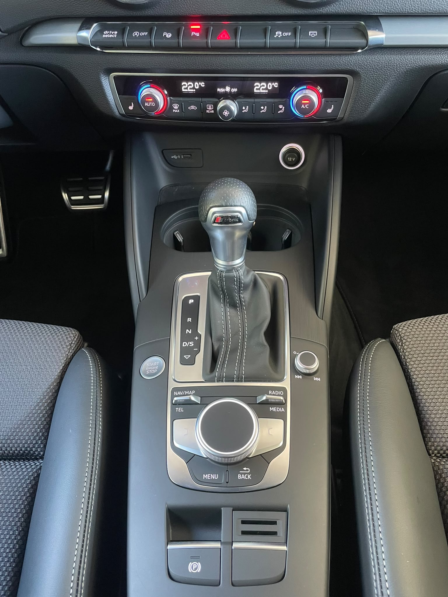 AUDI A3 Limousine 2.0 T FSI Sport quattro S-Tronic-image-8