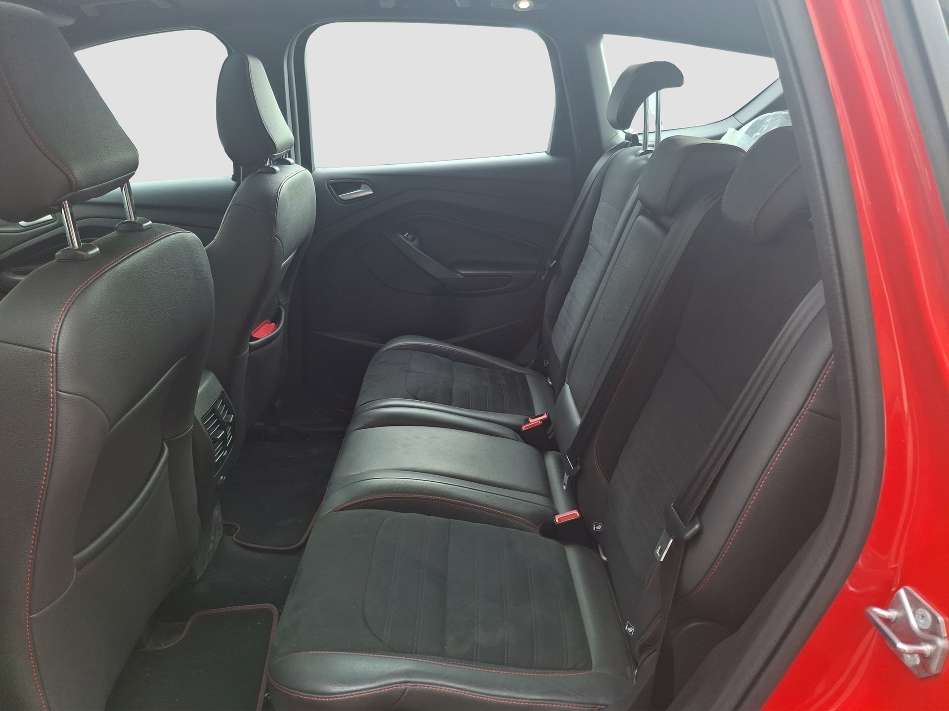 FORD Kuga 2.0 TDCi Vignale 4WD-image-4