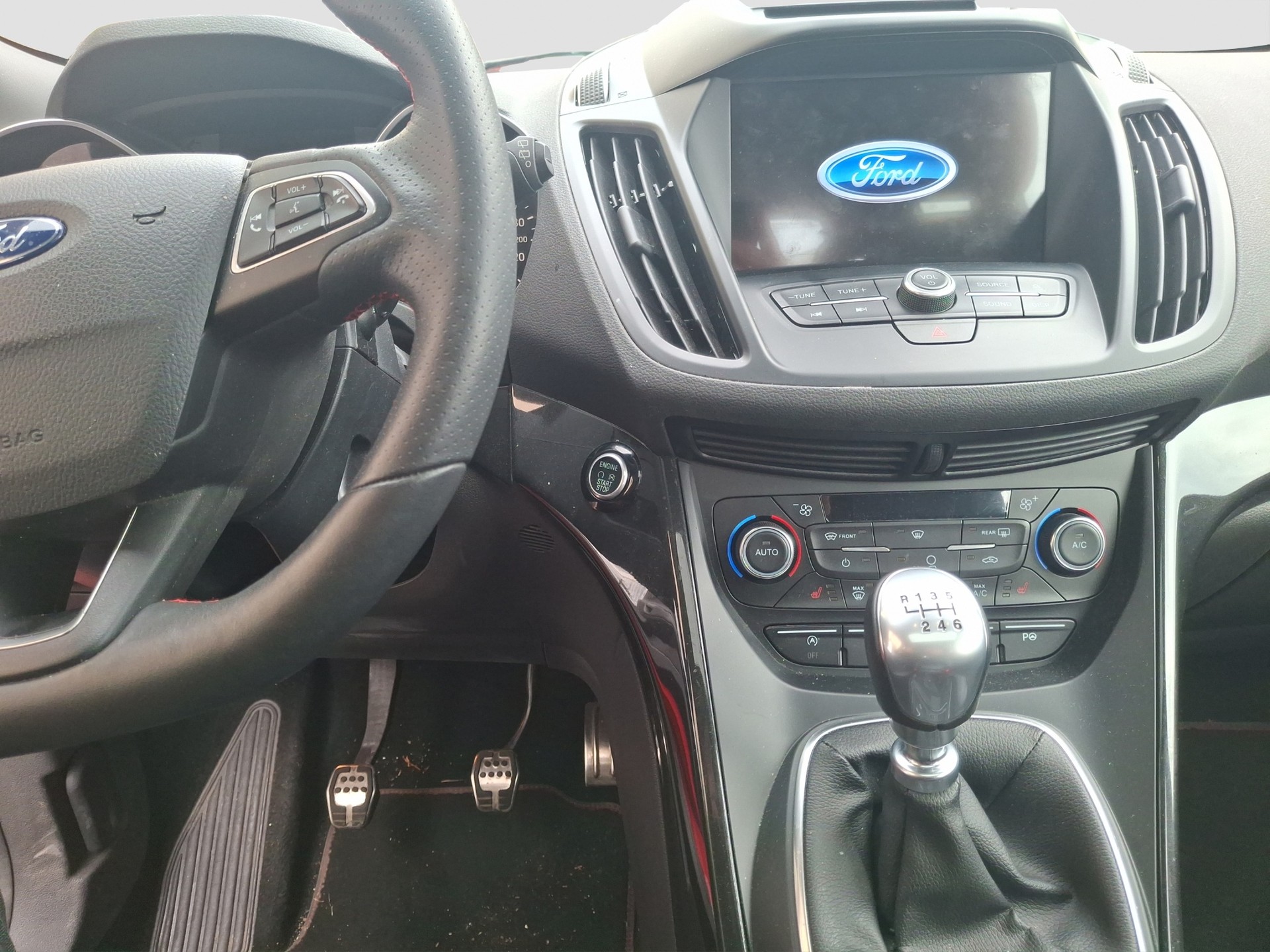 FORD Kuga 2.0 TDCi Vignale 4WD-image-6