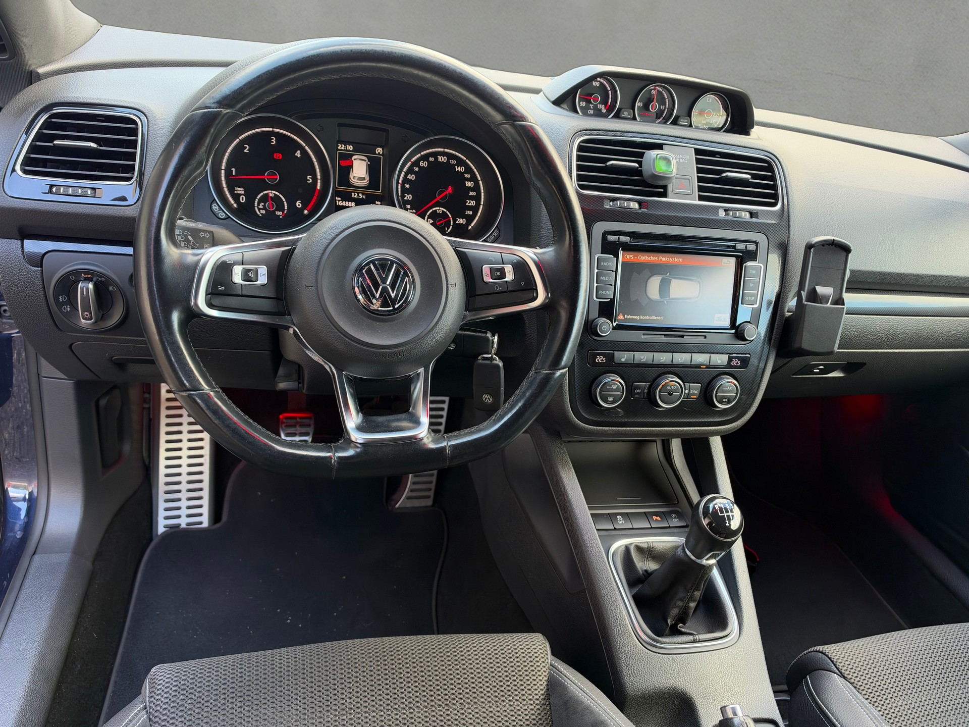VW Scirocco 2.0 TDI-image-9