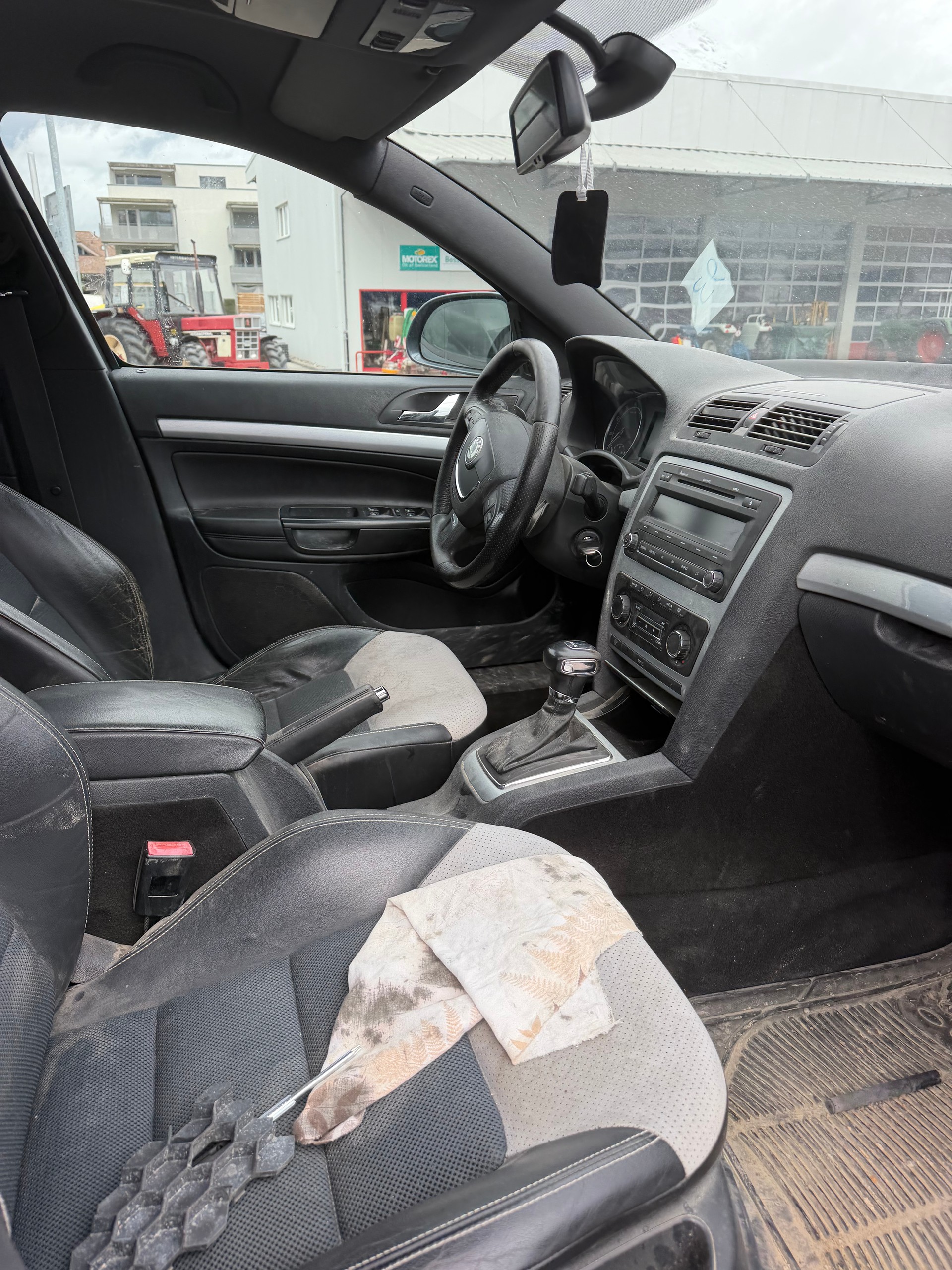 SKODA Octavia Combi 2.0 TSI RS DSG-image-5