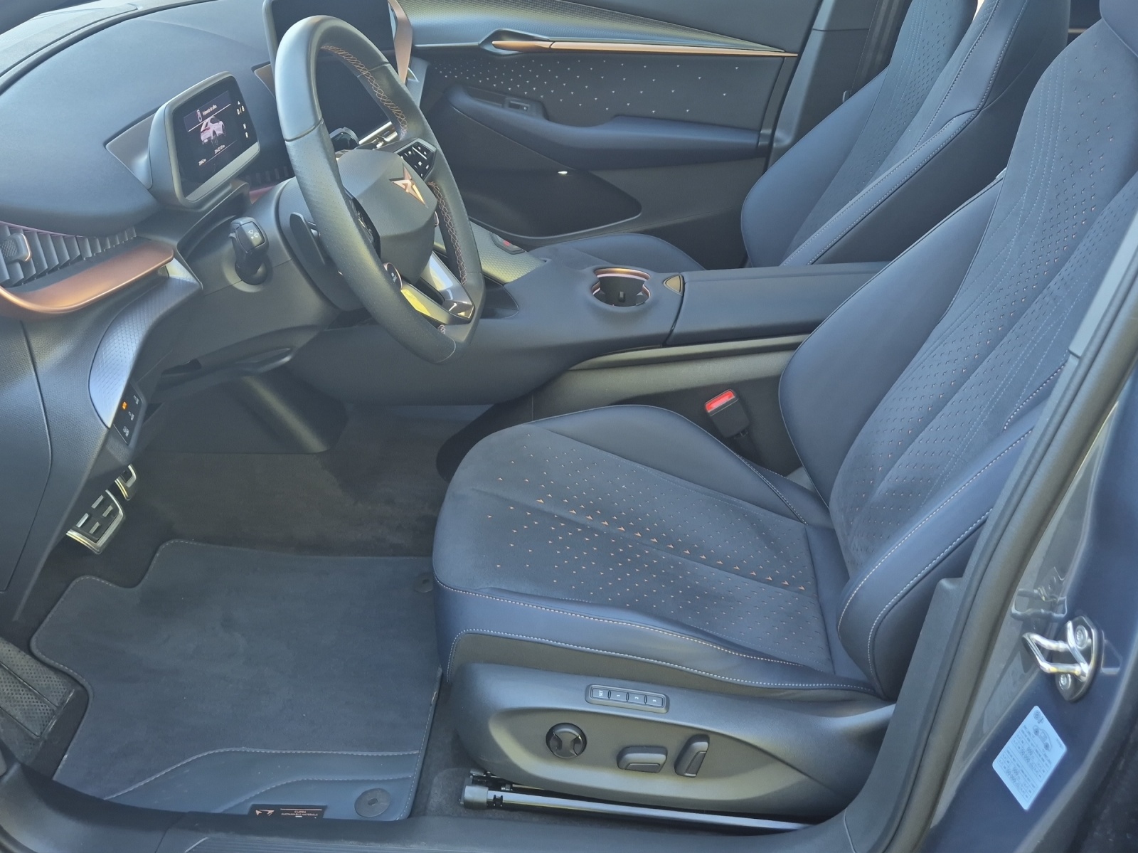 CUPRA Tavascan Type 9 77 kWh VZ Adrenaline*Head up Display*360°Kamera*Panoramadach*-image-8