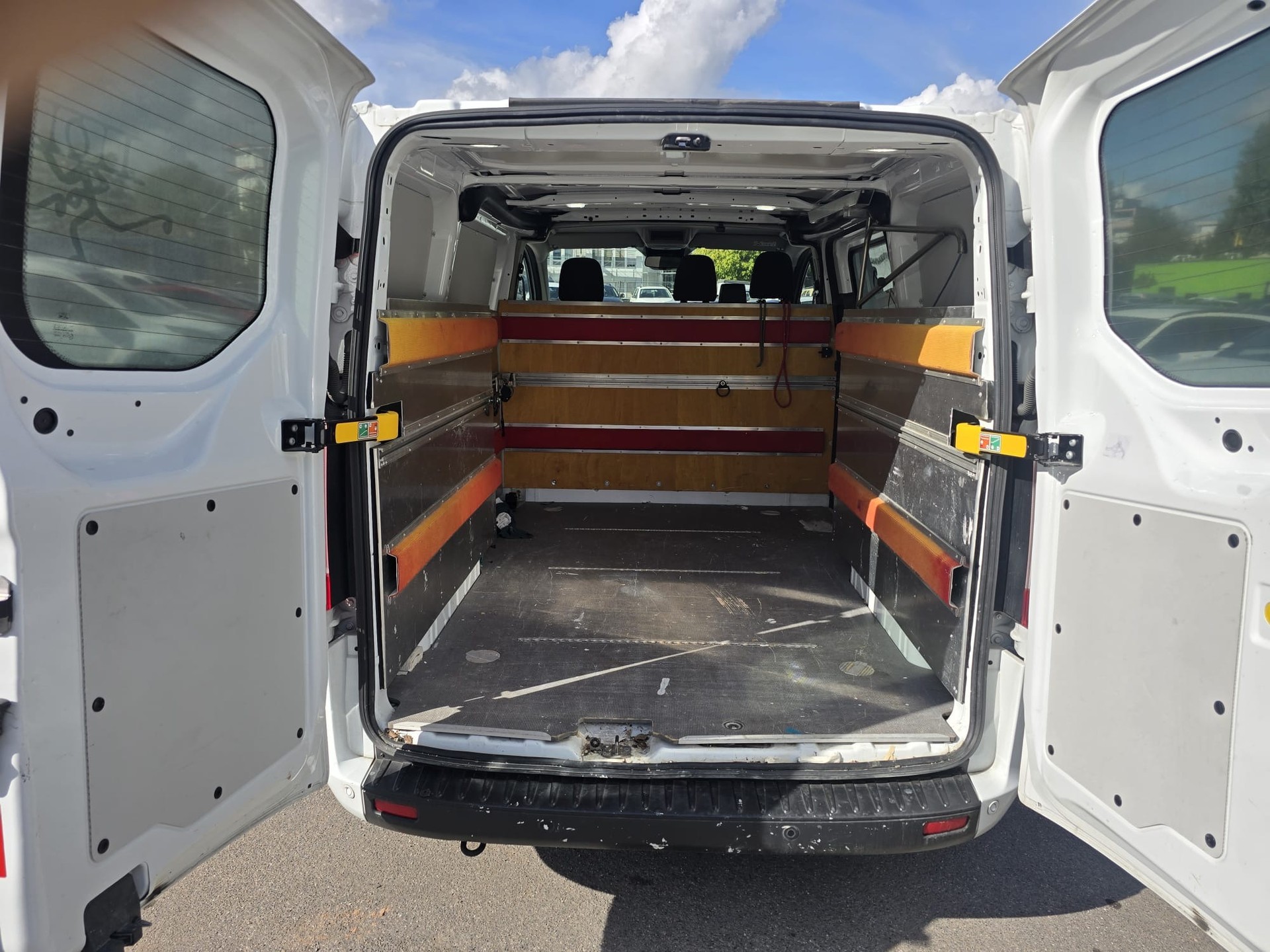 FORD Transit Custom Van 1.0 Eco Boost 340 L1H1 Trend PHEV-image-7
