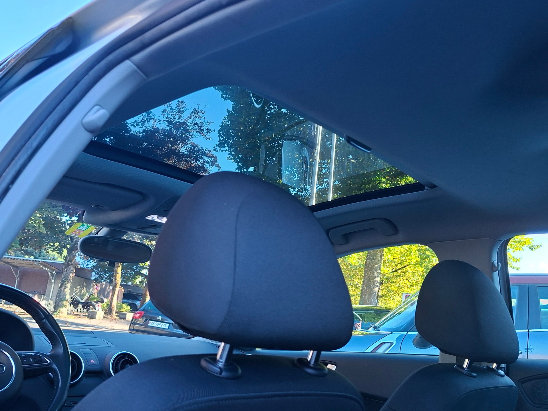 AUDI A1 Sportback 1.6 TDI Attraction DSG-image-6