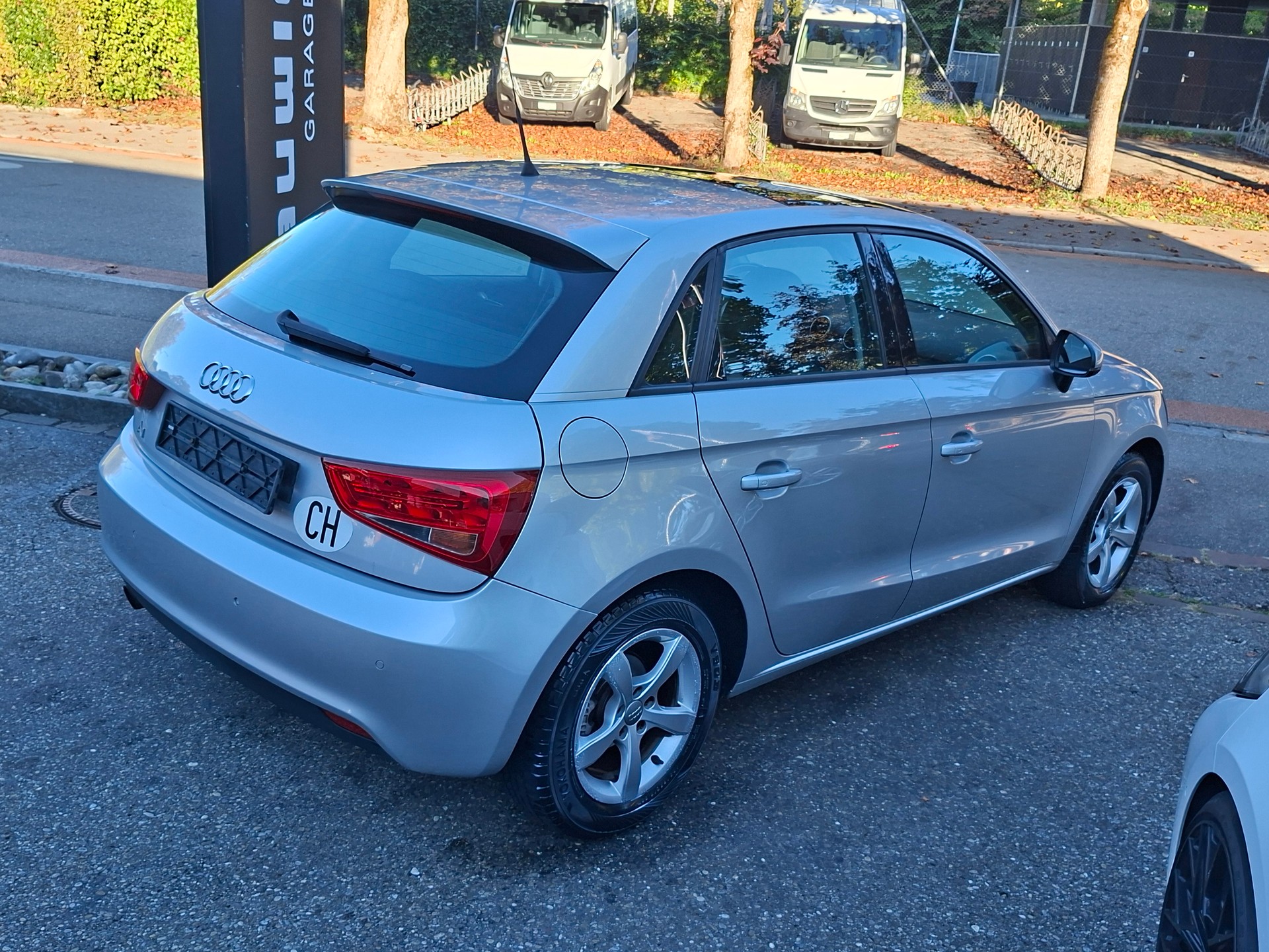 AUDI A1 Sportback 1.6 TDI Attraction DSG-image-4
