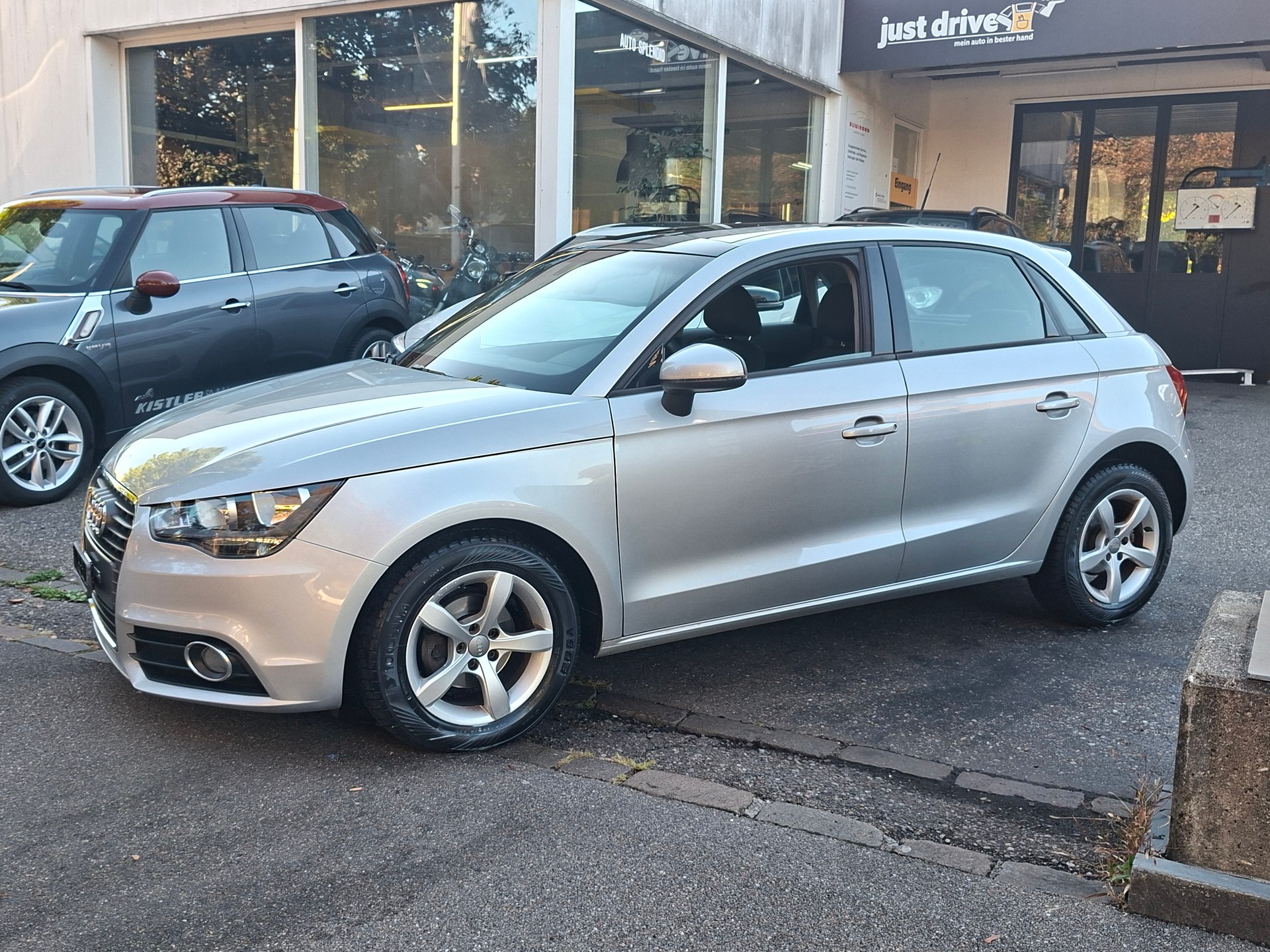 AUDI A1 Sportback 1.6 TDI Attraction DSG-image-2