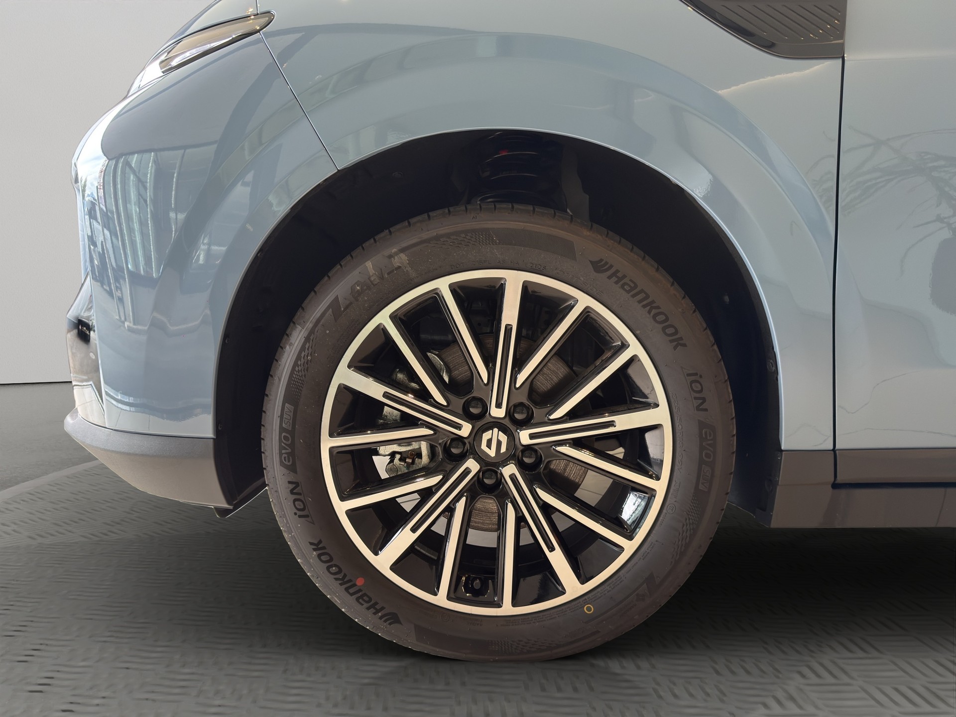 LEAPMOTOR B10 1.5 Hybrid EV-image-18