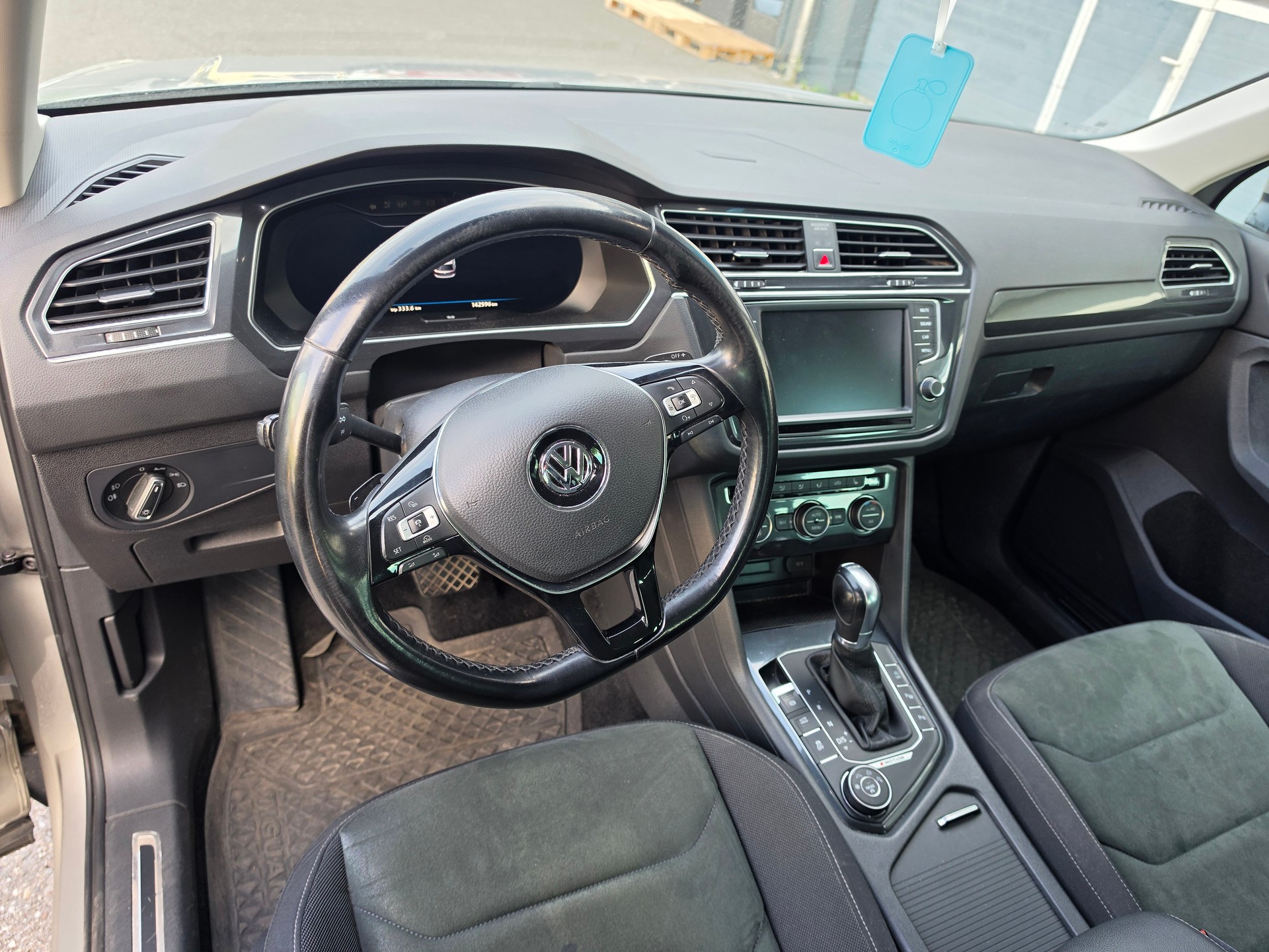 VW Tiguan 2.0TSI R-Line 4Motion DSG-image-9