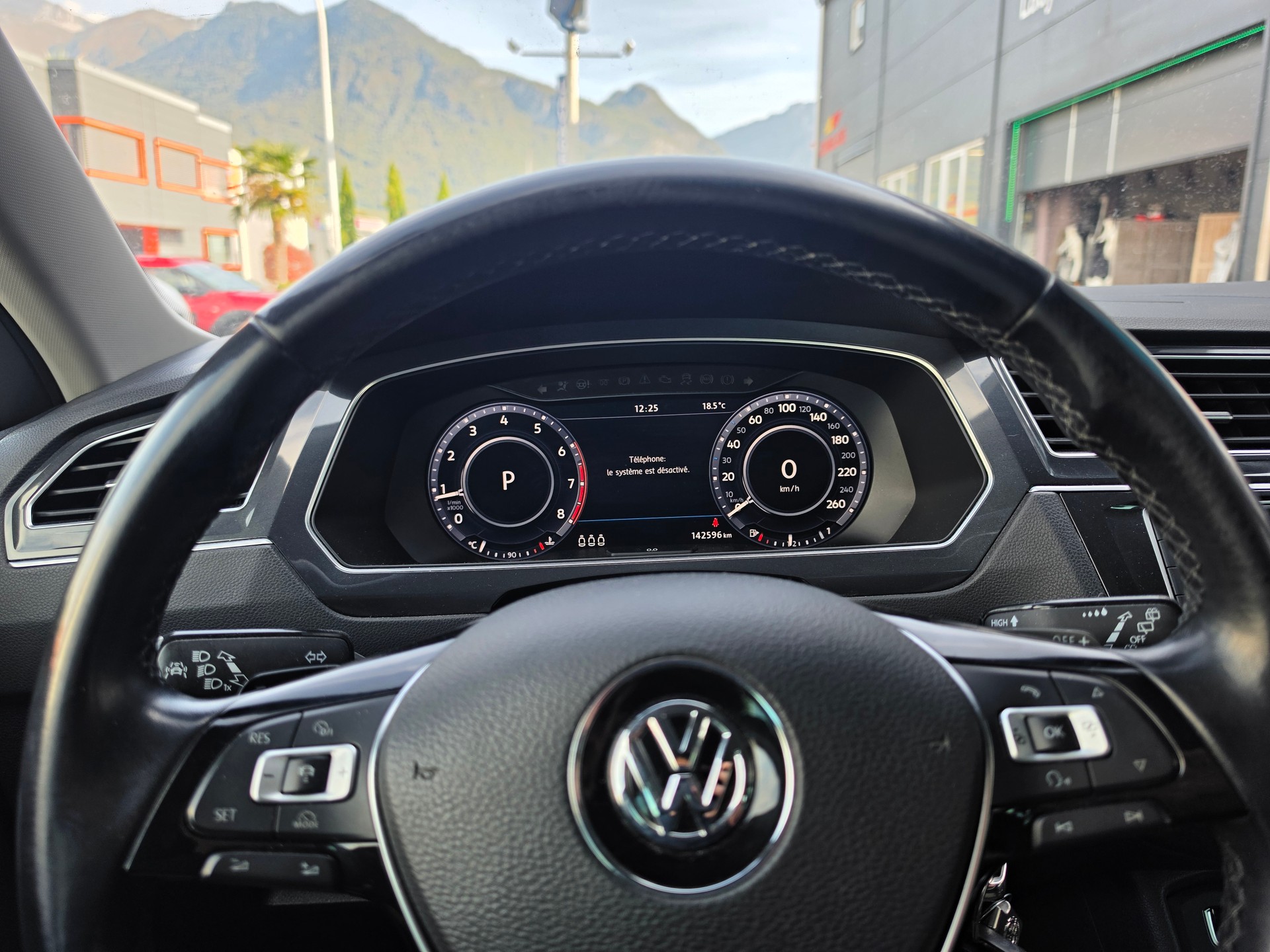 VW Tiguan 2.0TSI R-Line 4Motion DSG-image-11