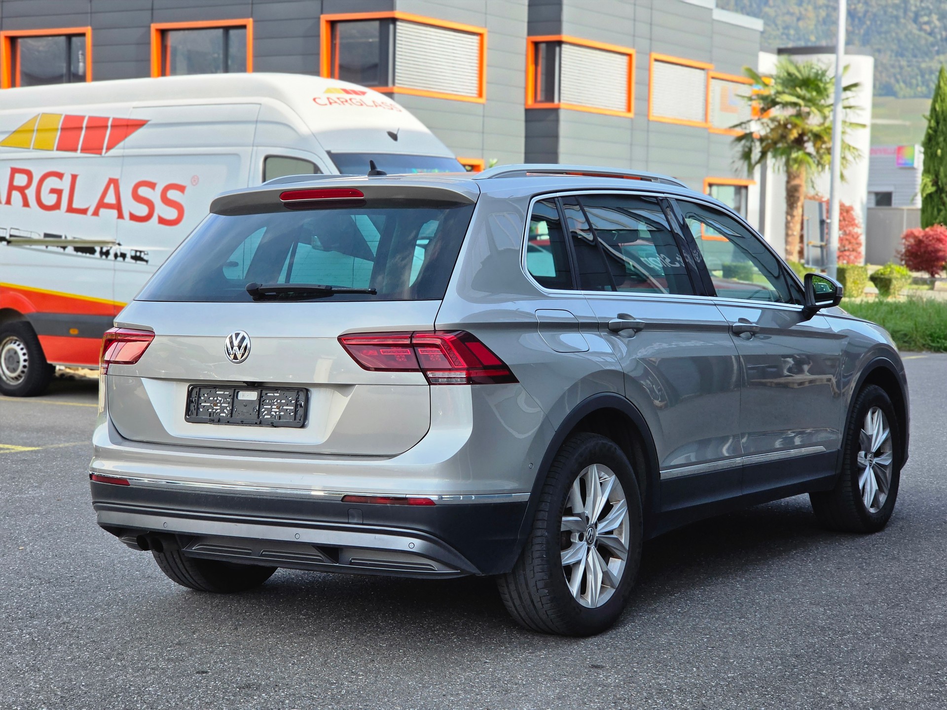 VW Tiguan 2.0TSI R-Line 4Motion DSG-image-4