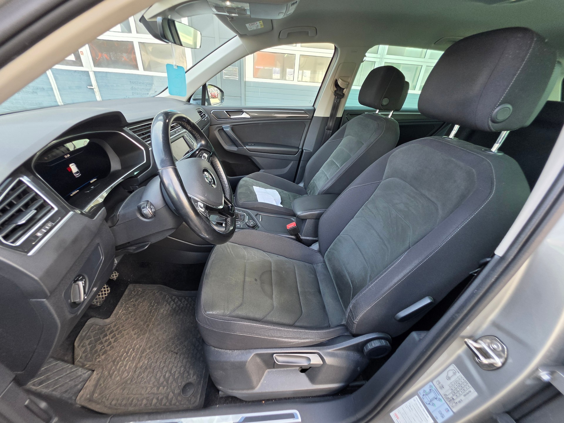 VW Tiguan 2.0TSI R-Line 4Motion DSG-image-8