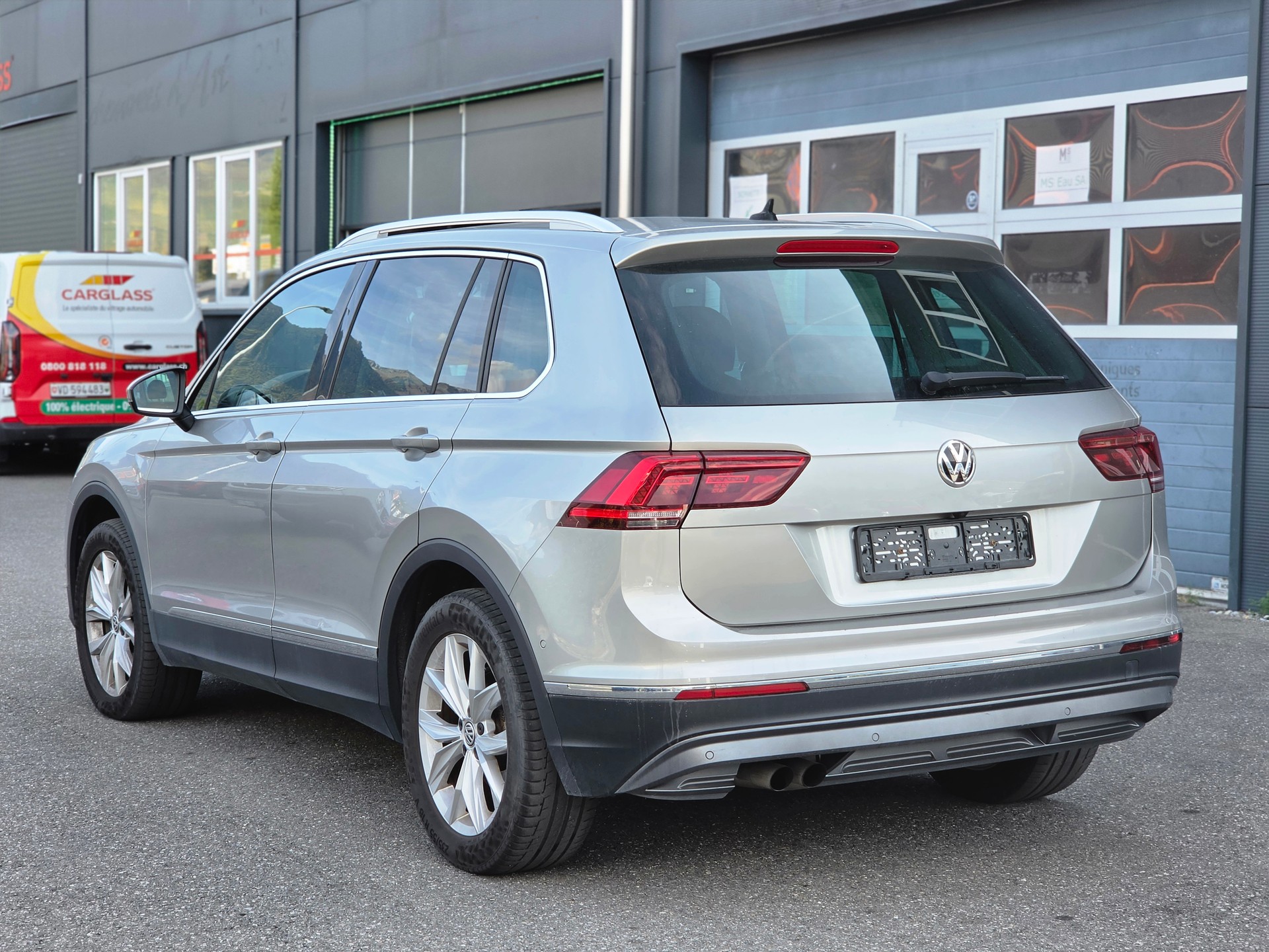 VW Tiguan 2.0TSI R-Line 4Motion DSG-image-5