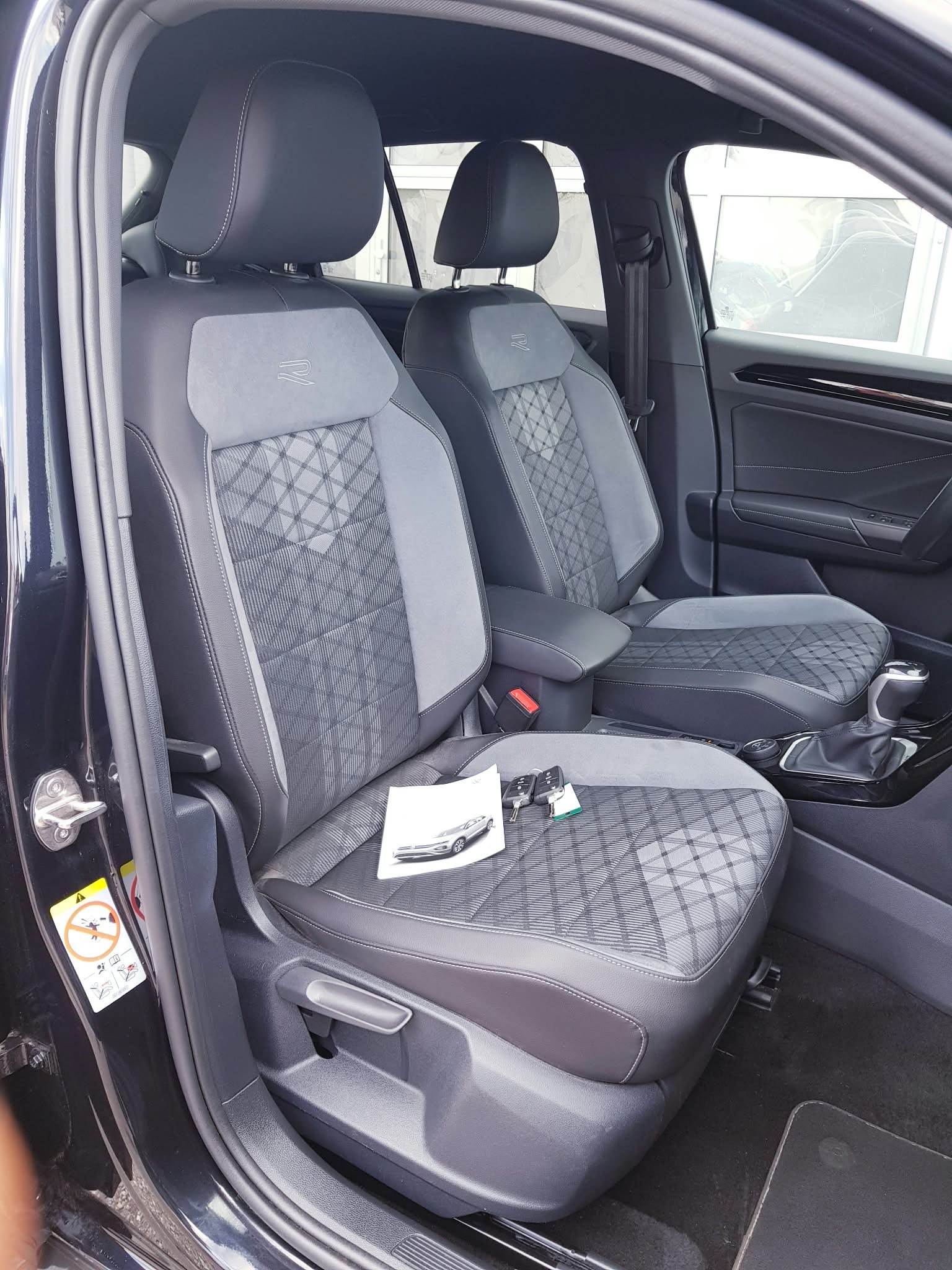 VW T-Roc 2.0 TSI R-Line DSG 4Motion-image-10