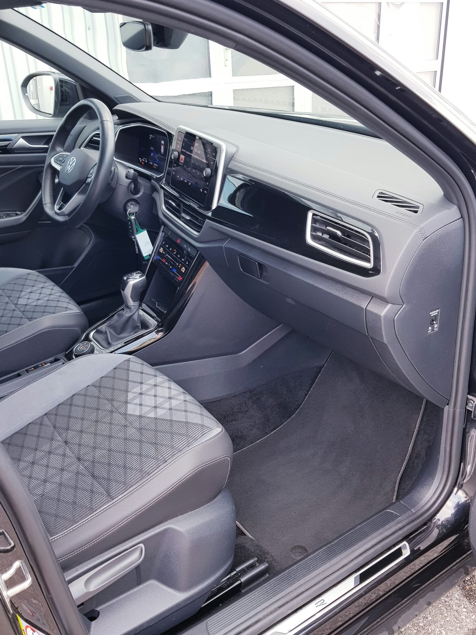 VW T-Roc 2.0 TSI R-Line DSG 4Motion-image-11