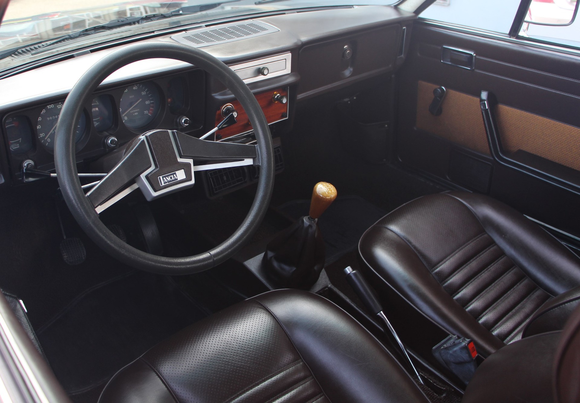 LANCIA BETA 1300 Coupé-image-6
