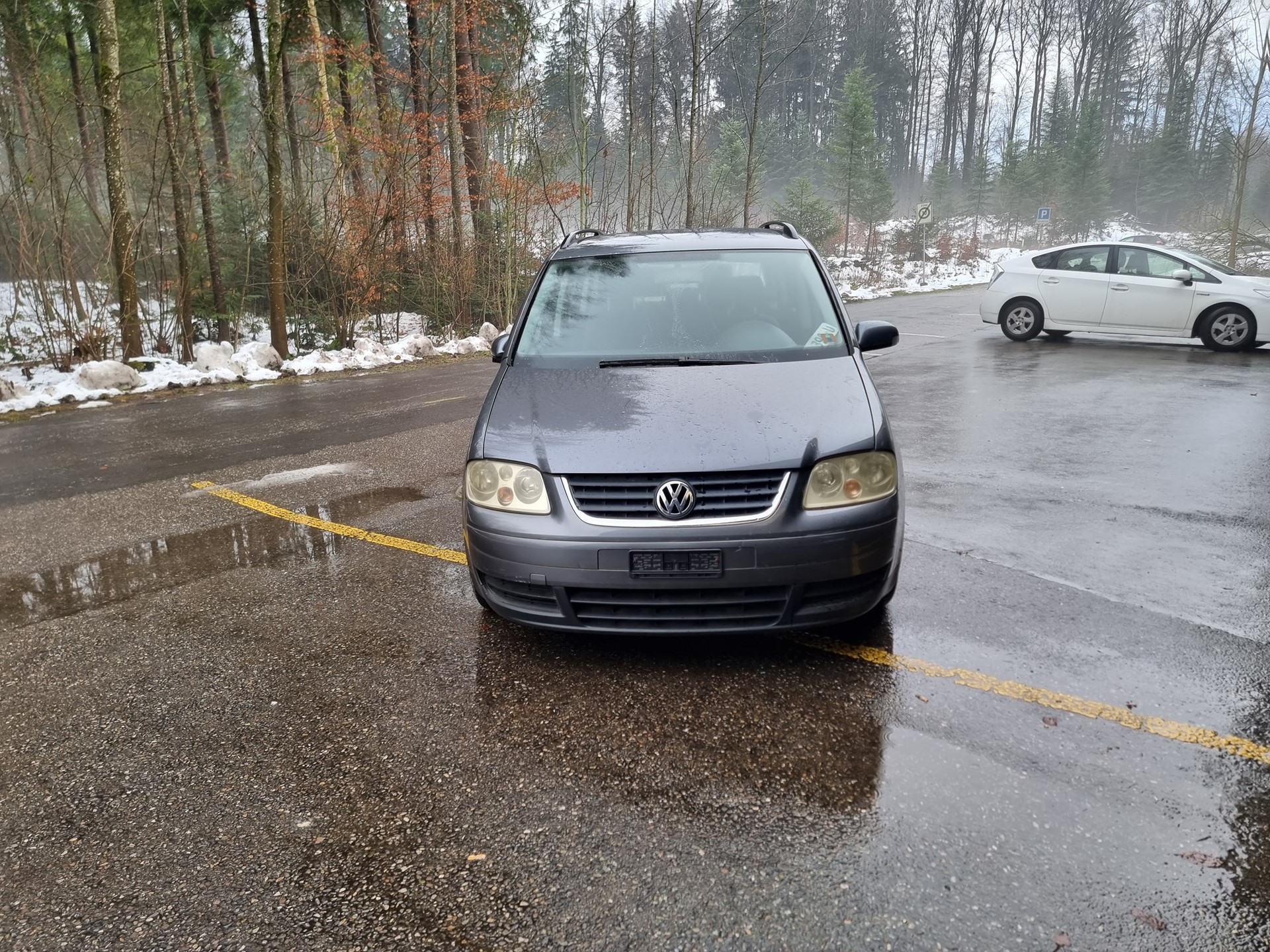VW Touran 1.6 FSI-image-0