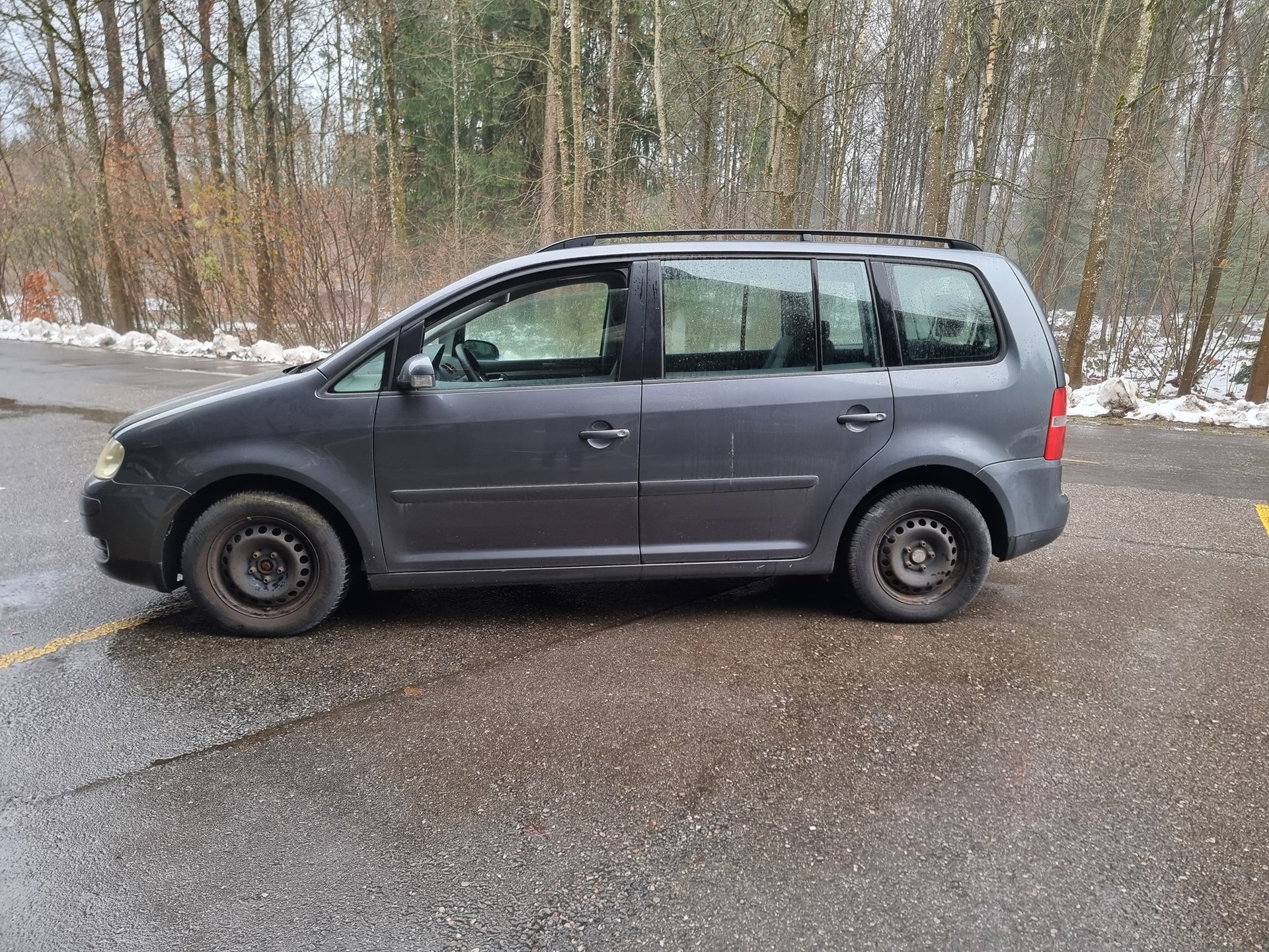 VW Touran 1.6 FSI-image-2
