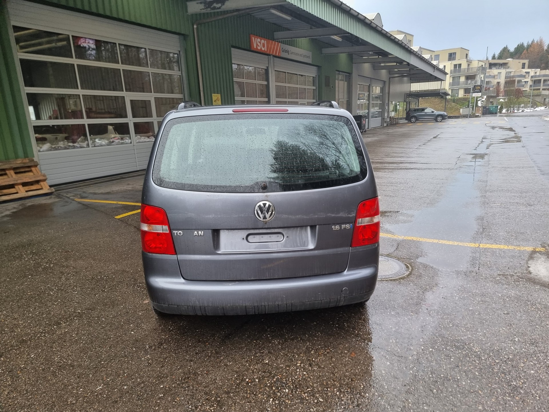 VW Touran 1.6 FSI-image-4