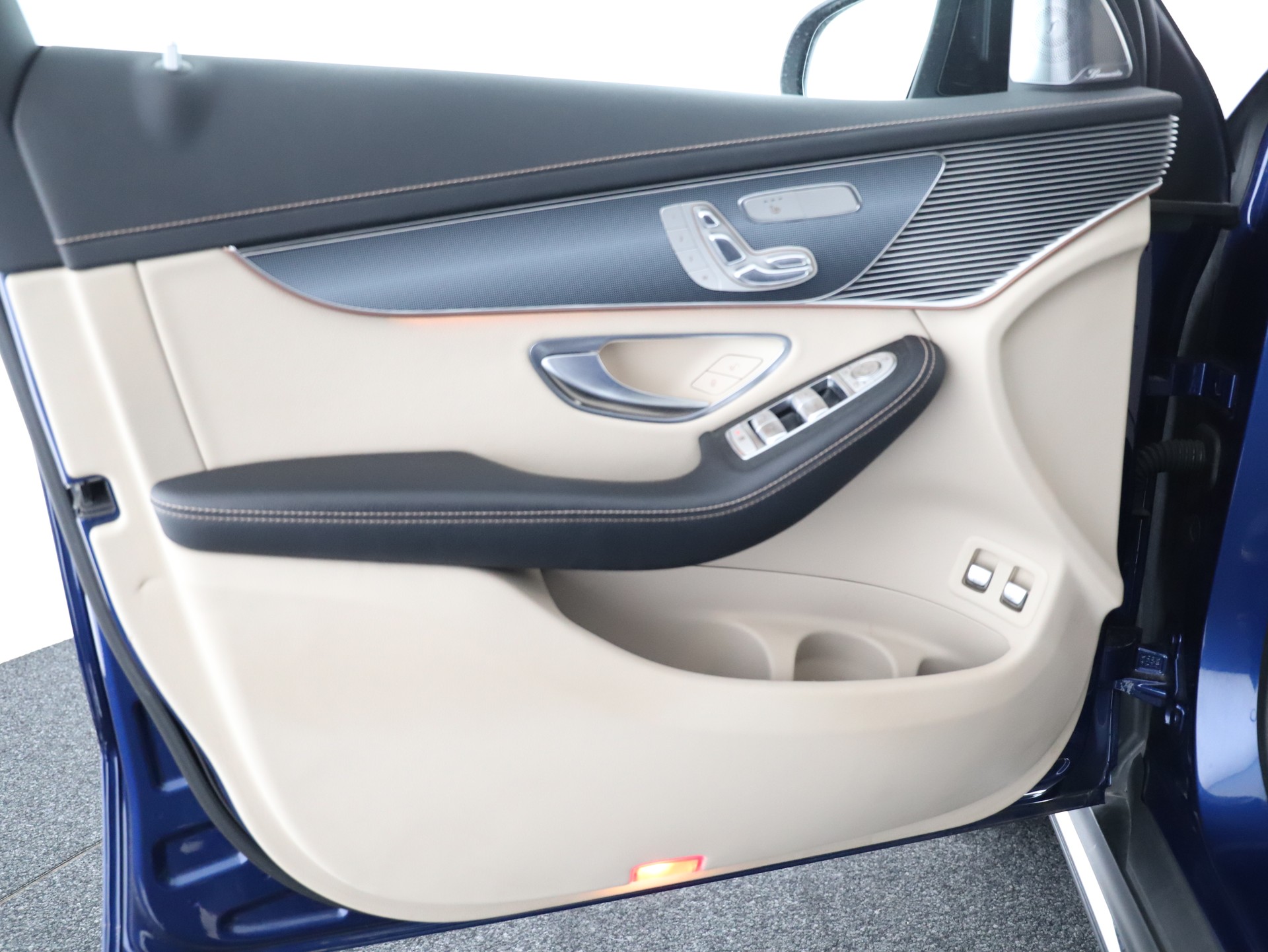 MERCEDES-BENZ EQC 400 4Matic-image-13