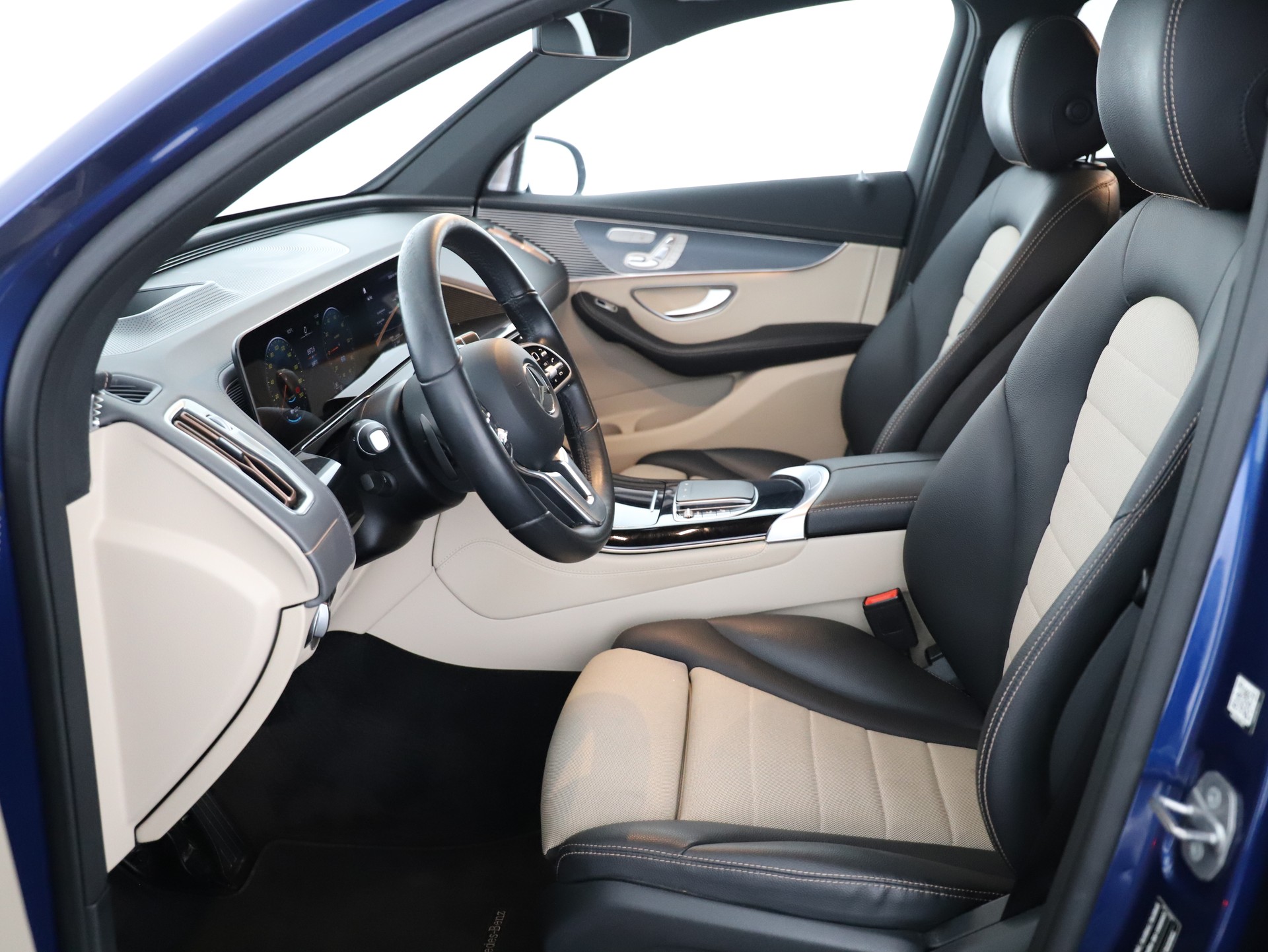 MERCEDES-BENZ EQC 400 4Matic-image-9