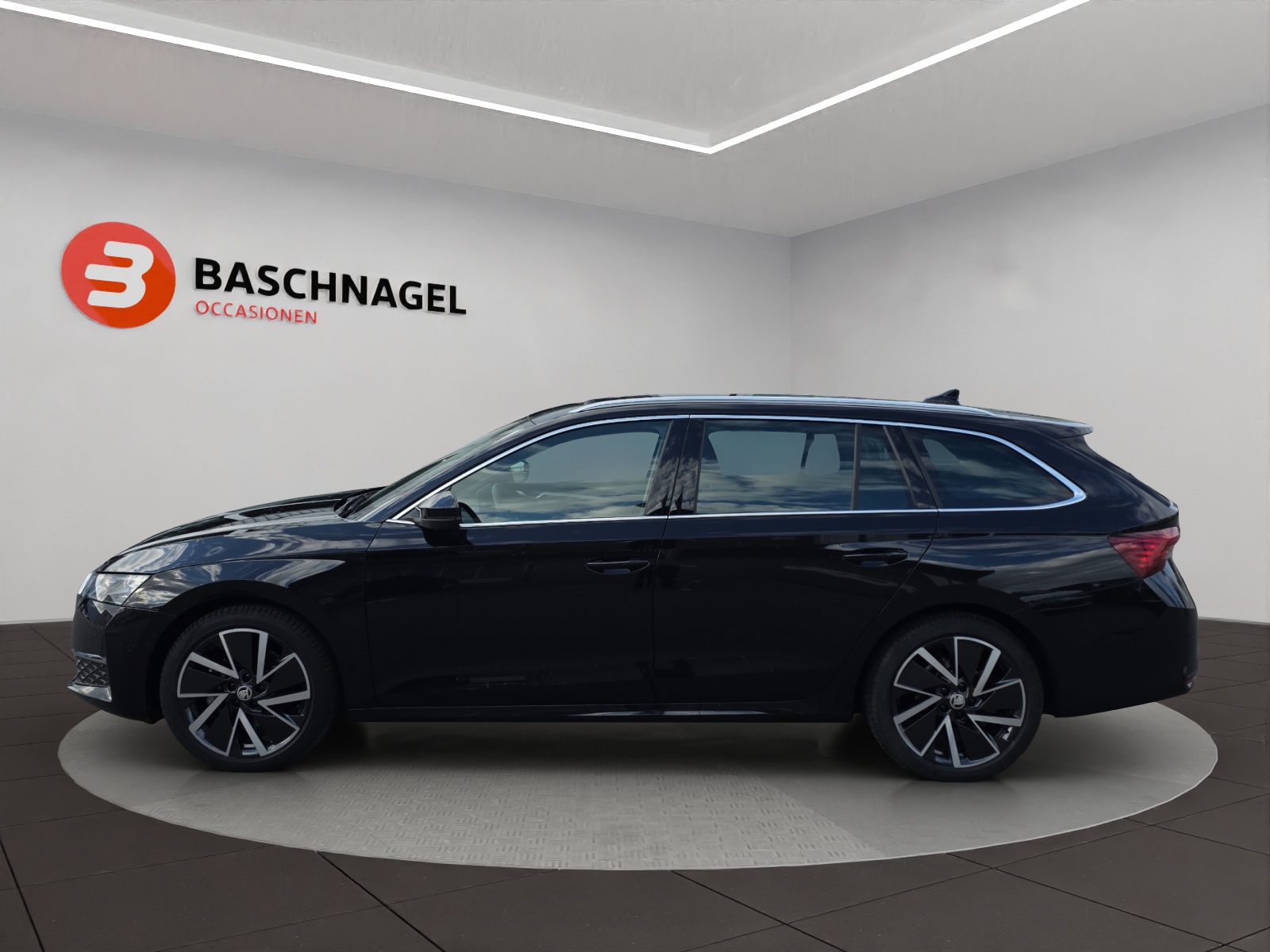 SKODA Octavia Combi 2.0 TDI DSG Selection-image-2