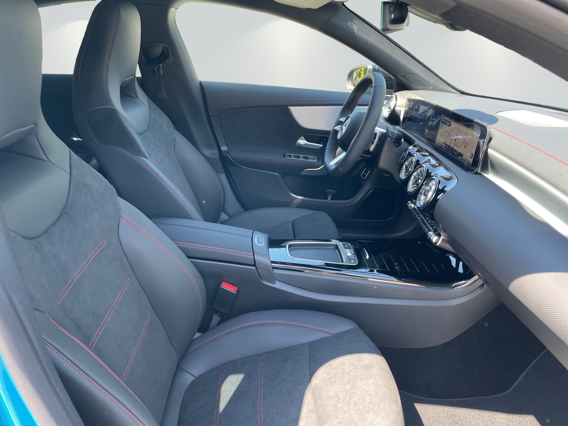 MERCEDES-BENZ CLA 200 7G-DCT-image-8
