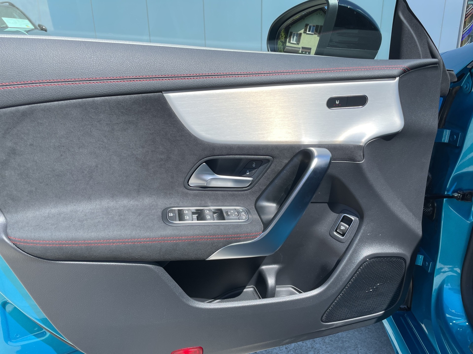 MERCEDES-BENZ CLA 200 7G-DCT-image-10