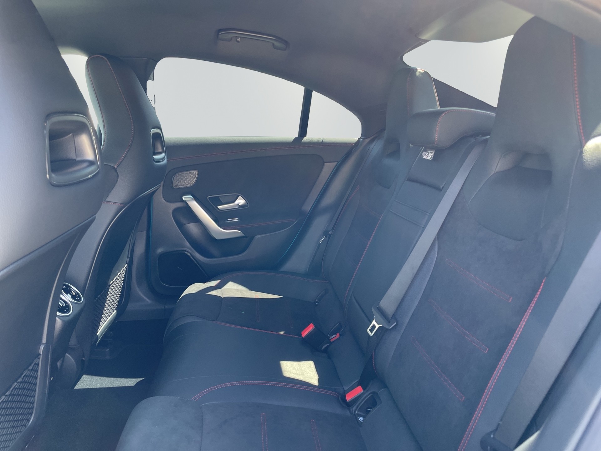 MERCEDES-BENZ CLA 200 7G-DCT-image-9