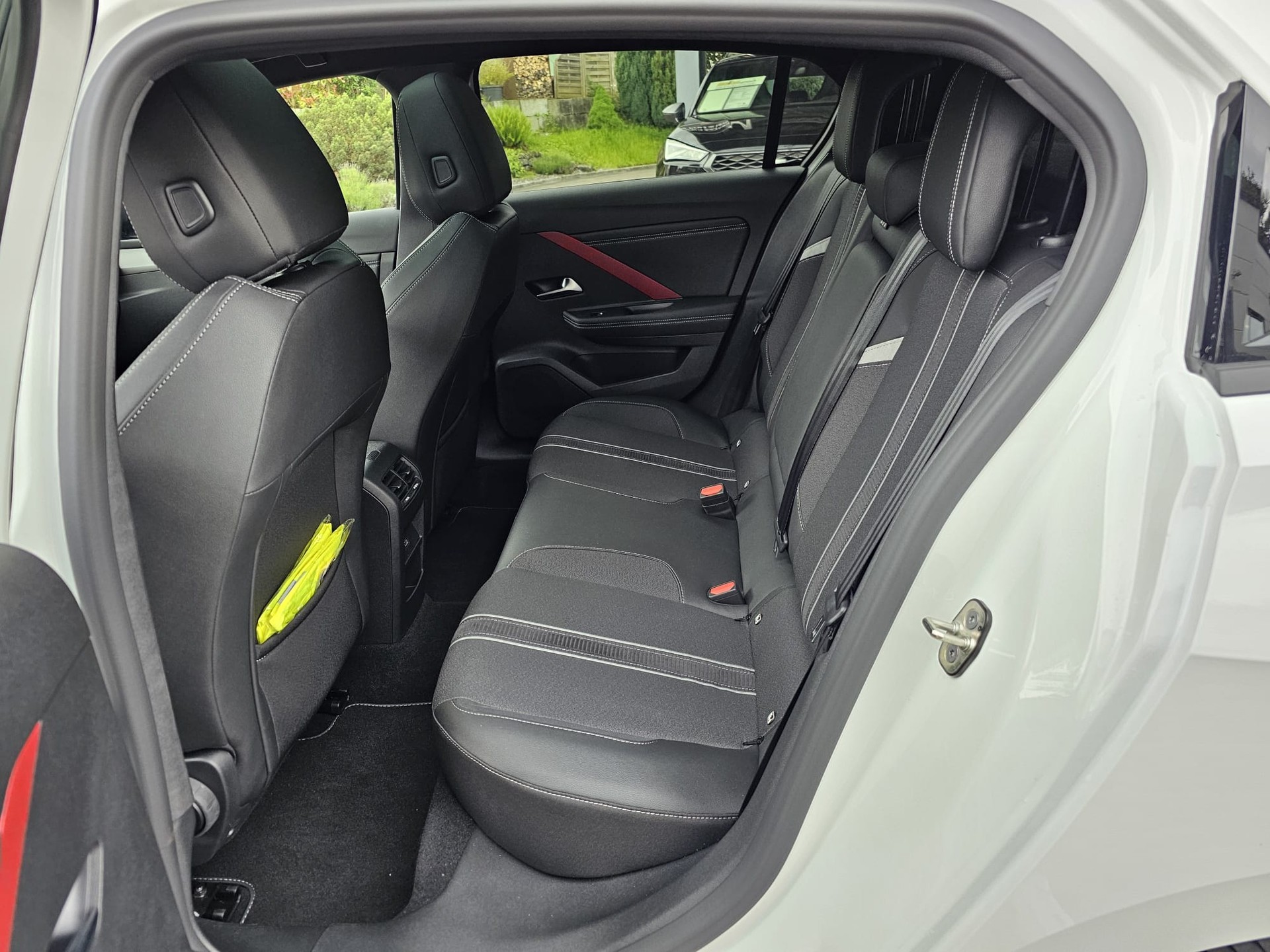 OPEL Astra 1.6 PHEV 180 GS Plus-image-9
