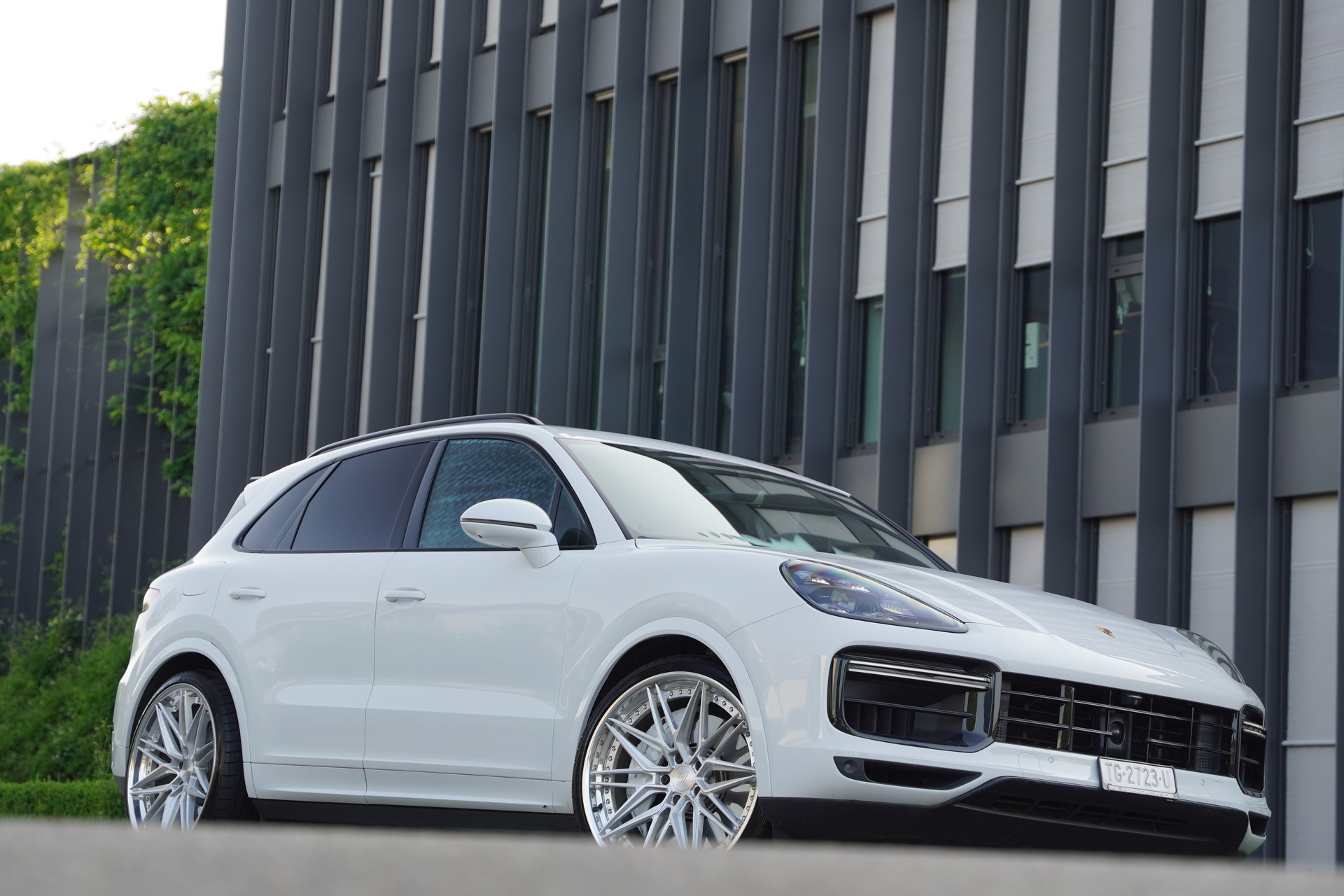 PORSCHE Cayenne Turbo-image-1