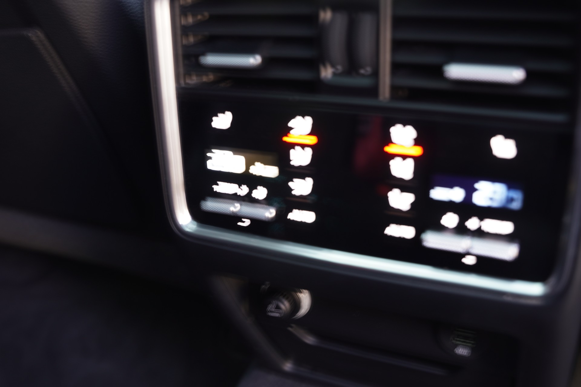 PORSCHE Cayenne Turbo-image-12