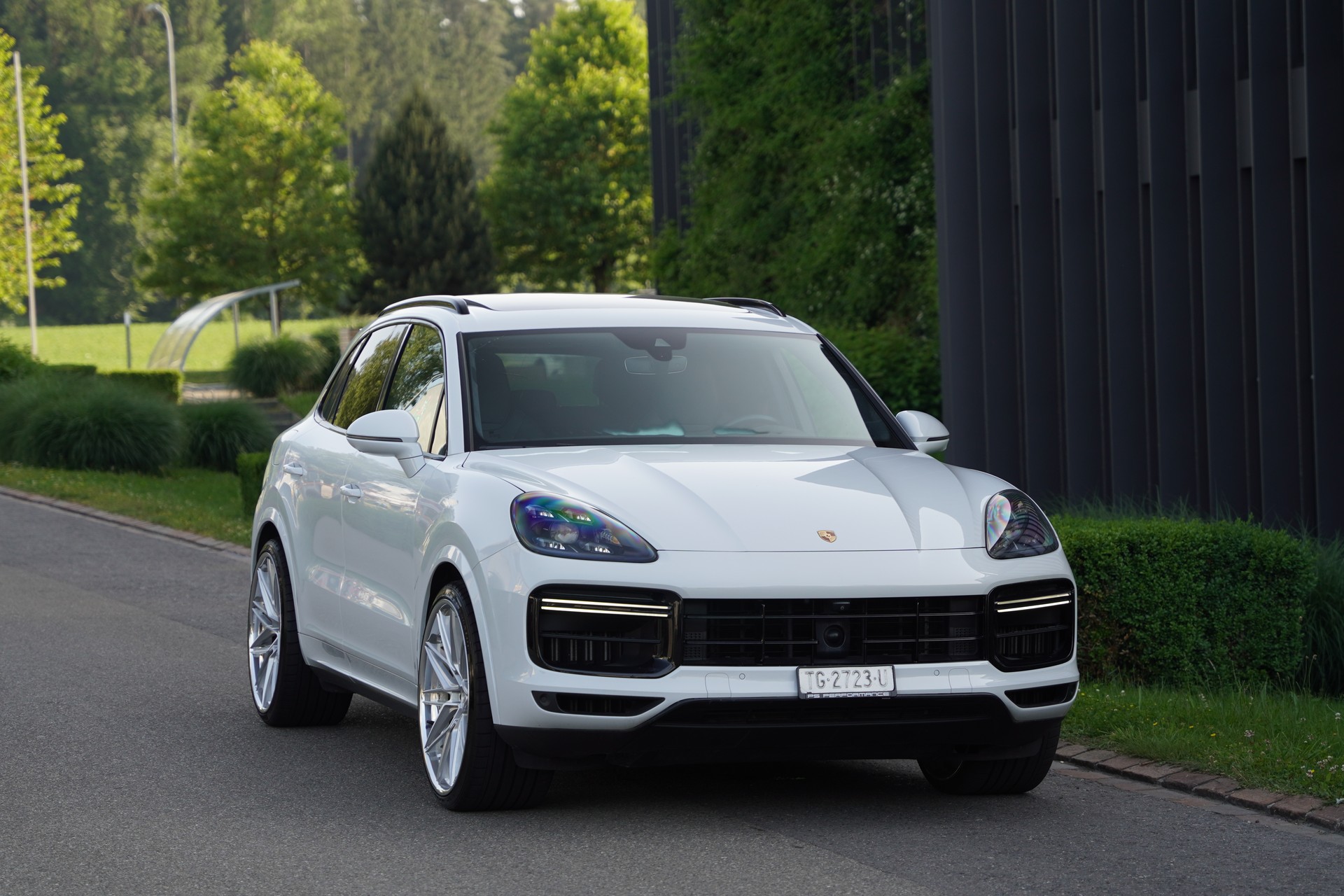 PORSCHE Cayenne Turbo-image-3