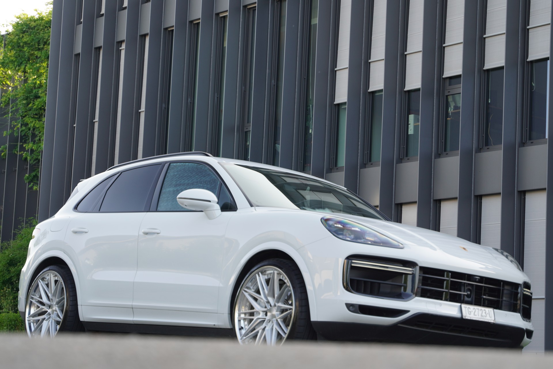 PORSCHE Cayenne Turbo-image-15