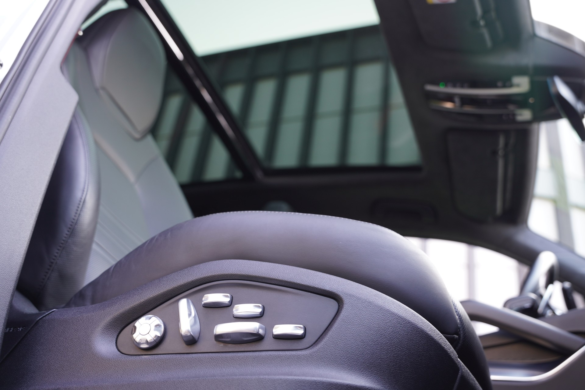 PORSCHE Cayenne Turbo-image-7