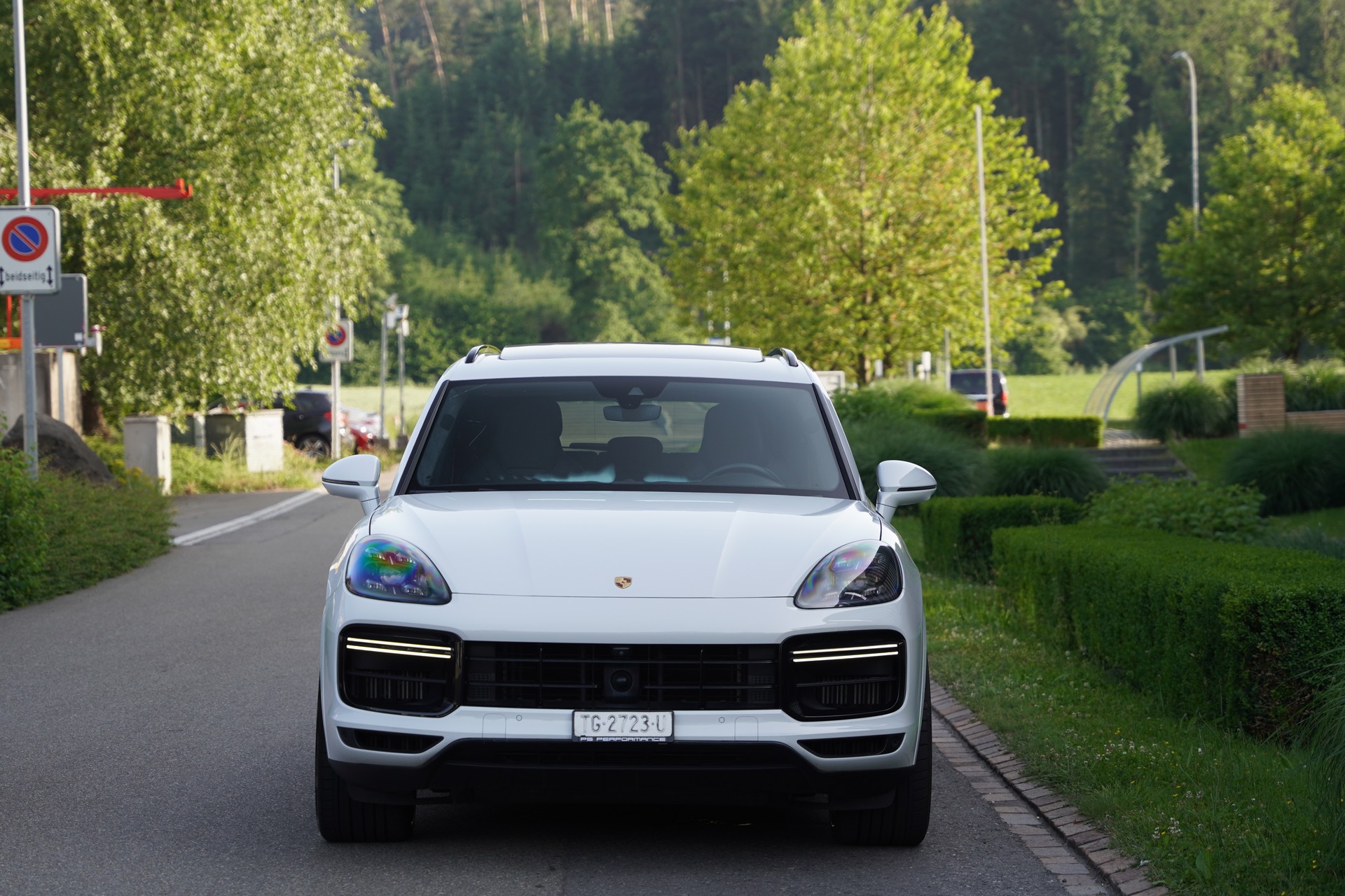 PORSCHE Cayenne Turbo-image-2