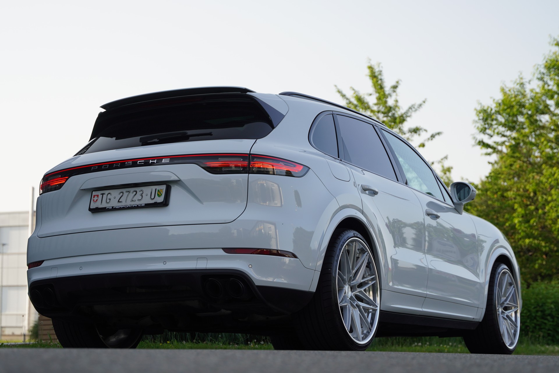 PORSCHE Cayenne Turbo-image-13