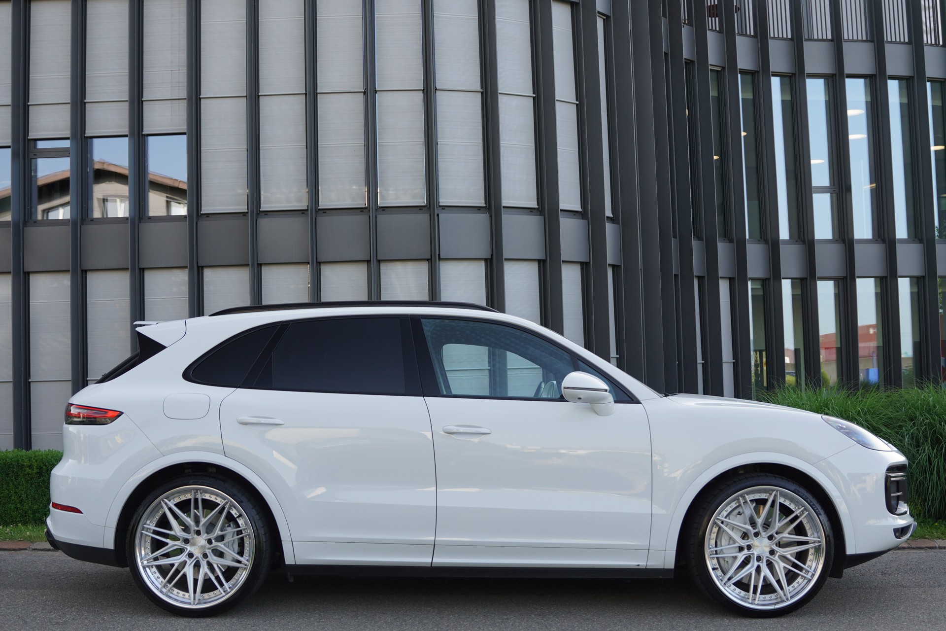 PORSCHE Cayenne Turbo-image-0