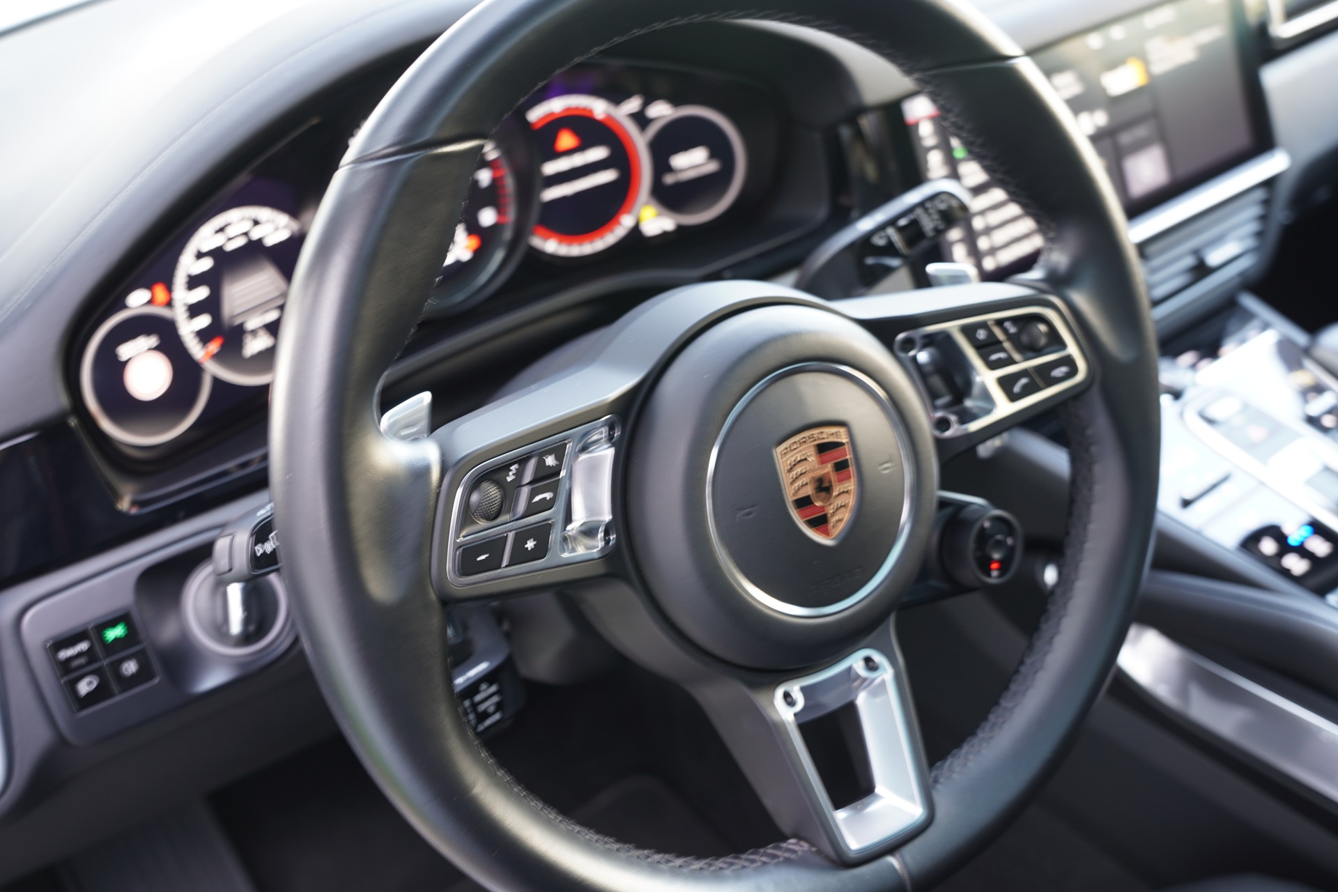 PORSCHE Cayenne Turbo-image-4