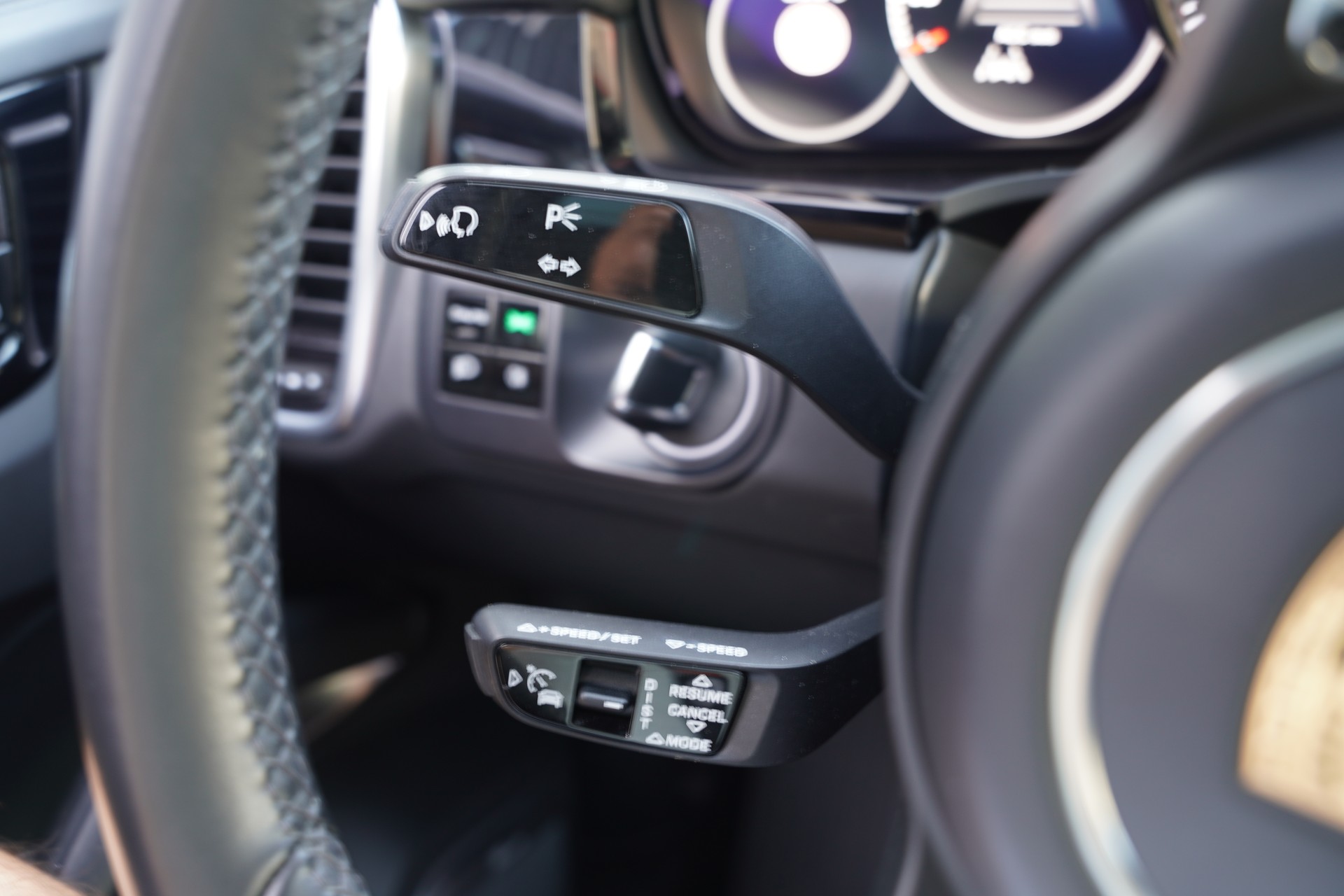 PORSCHE Cayenne Turbo-image-5