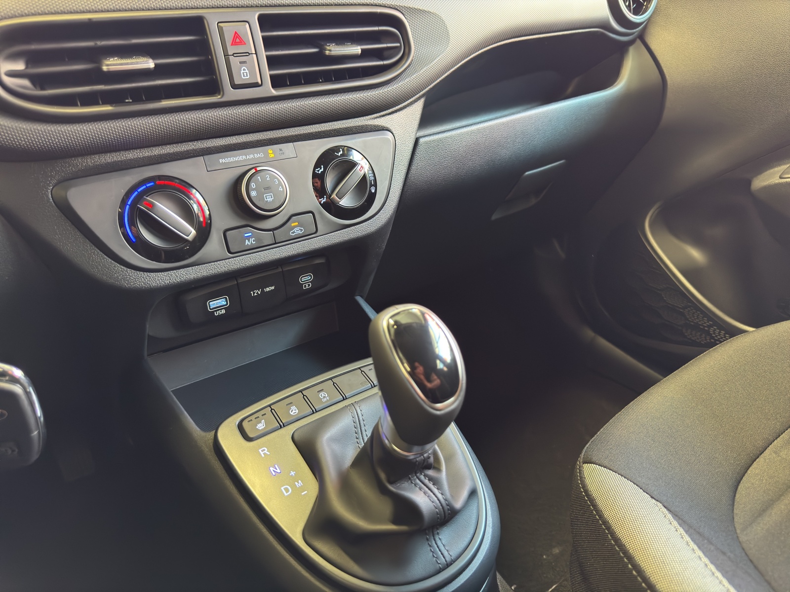 HYUNDAI i10 1.2 Amplia-image-9