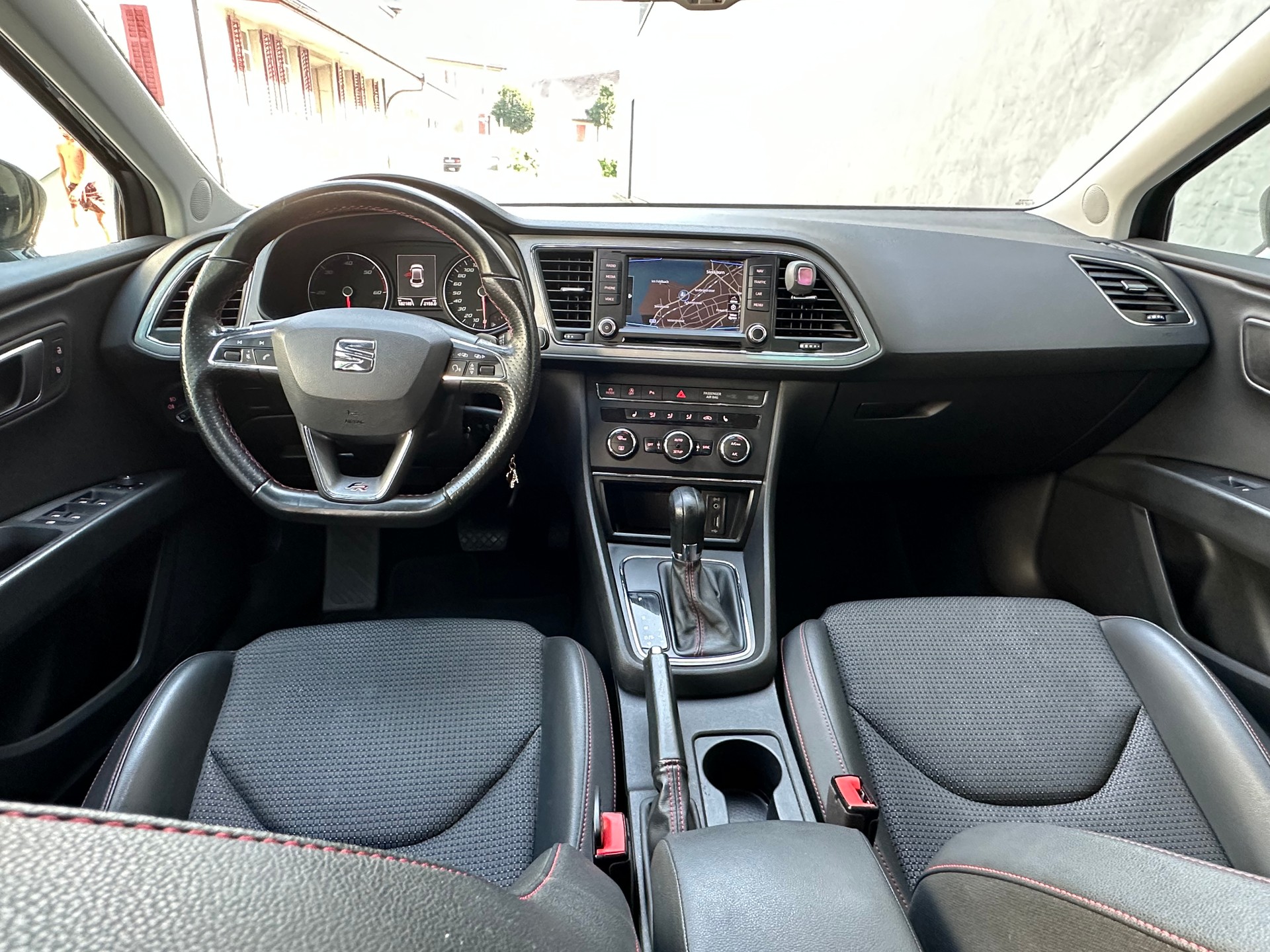 SEAT Leon 2.0 TDI FR DSG-image-8