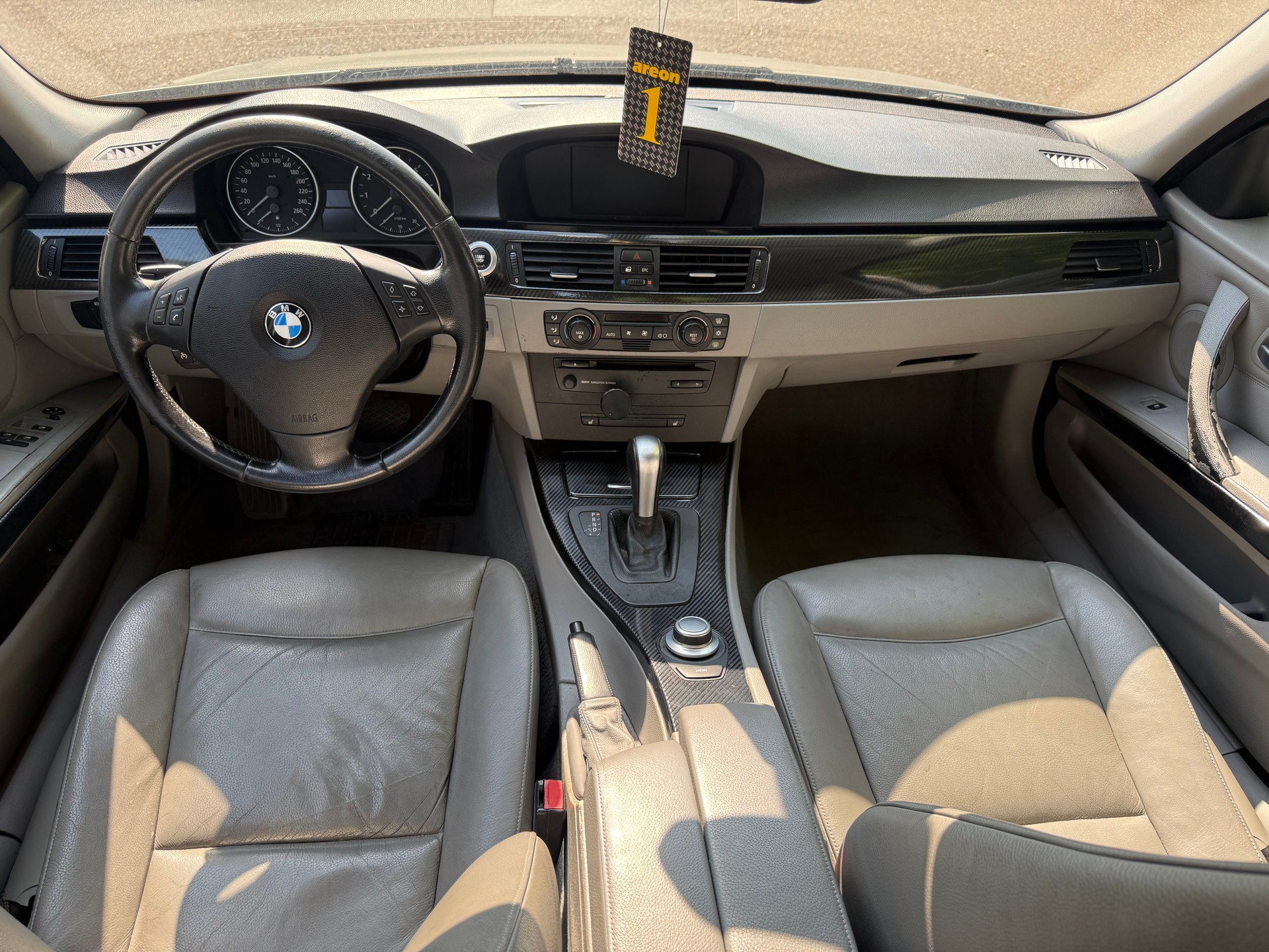 BMW 325i-image-4