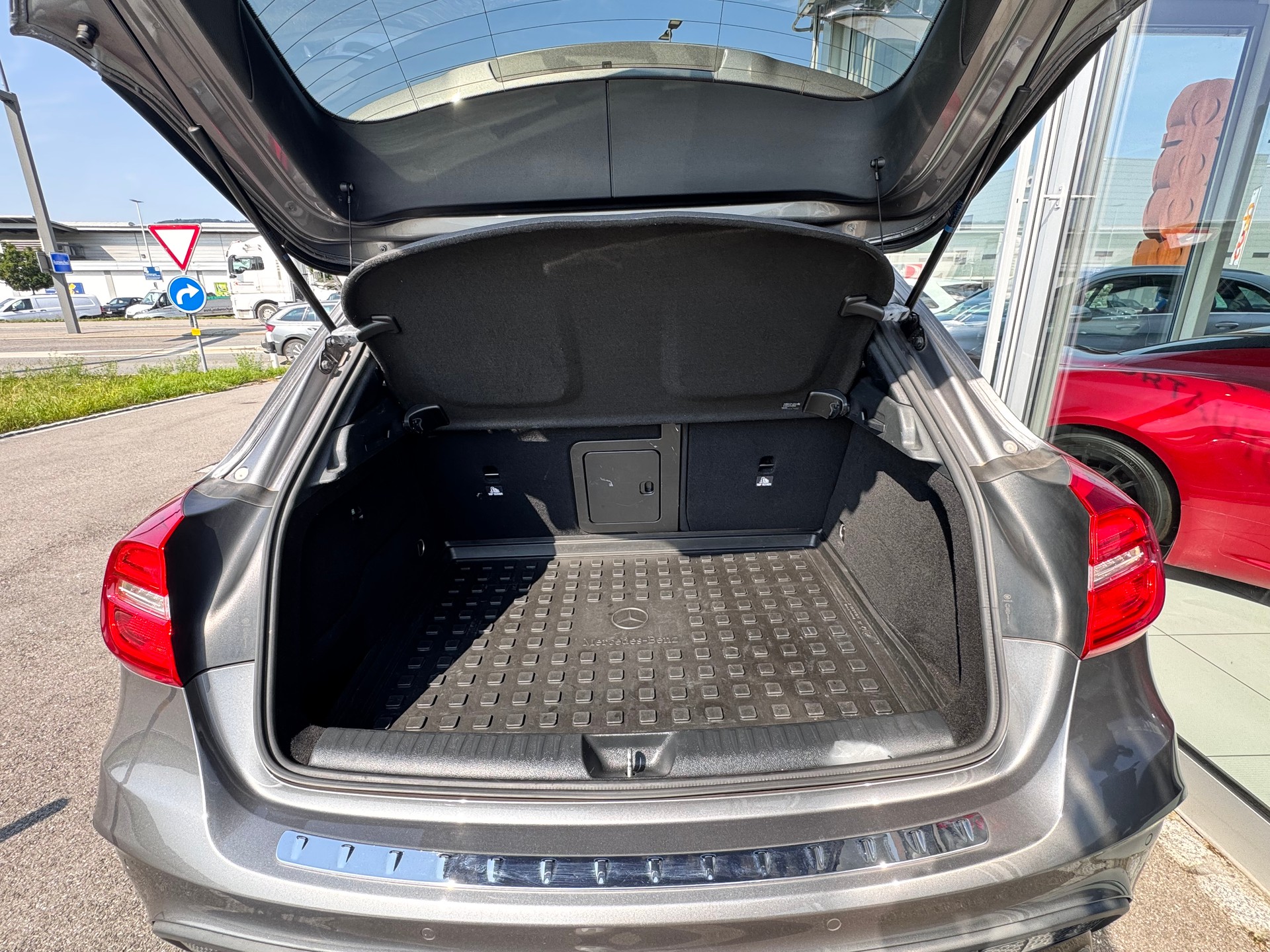 MERCEDES-BENZ GLA 45 AMG 4Matic 7G-DCT-image-9